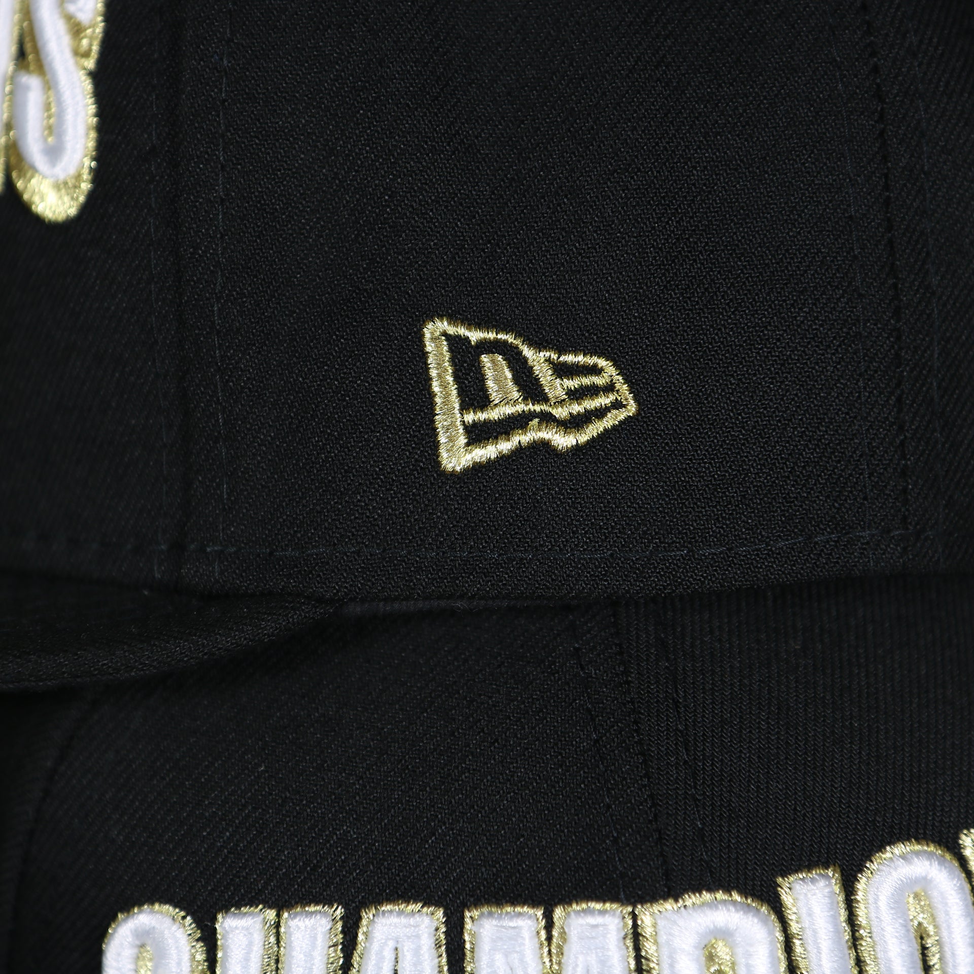 new era logo on the Men's Toronto Raptors New Era Black 2019 NBA Finals On Court Champions Locker Room 9FIFTY Snapback Hat