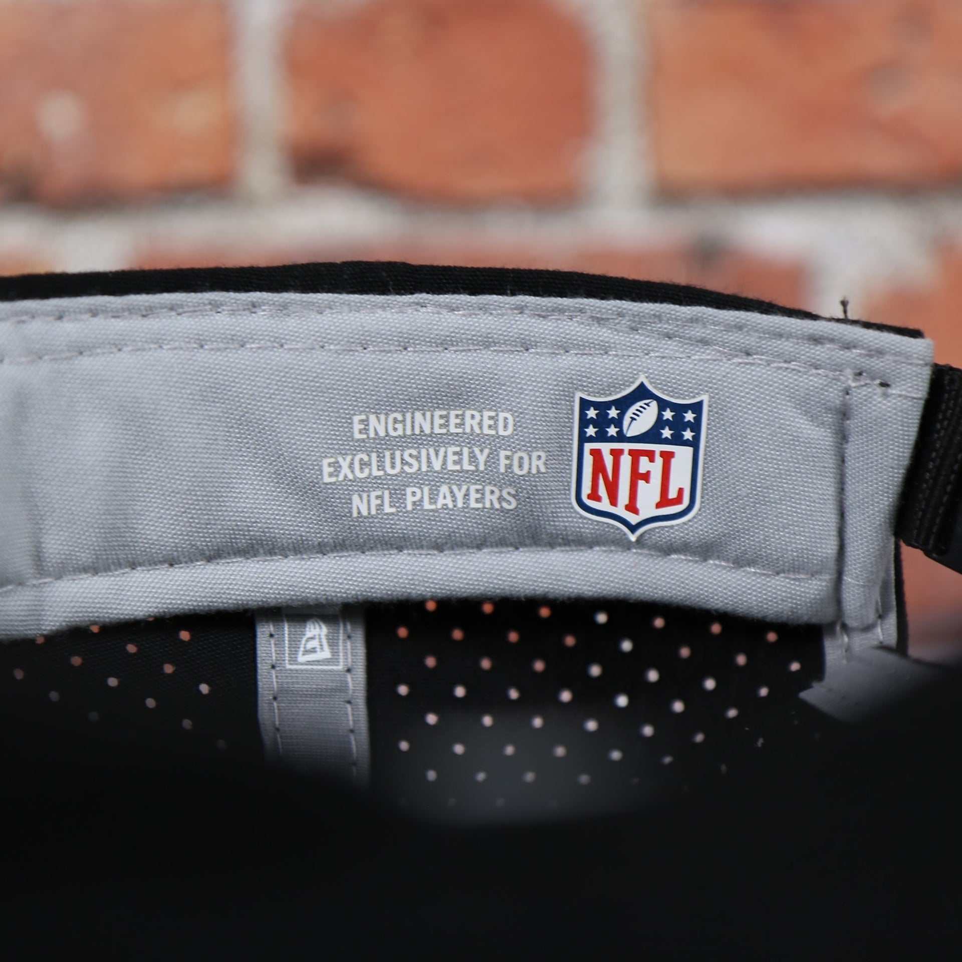 NFL label on the Pittsburgh Steelers Sideline On Field Dad hat