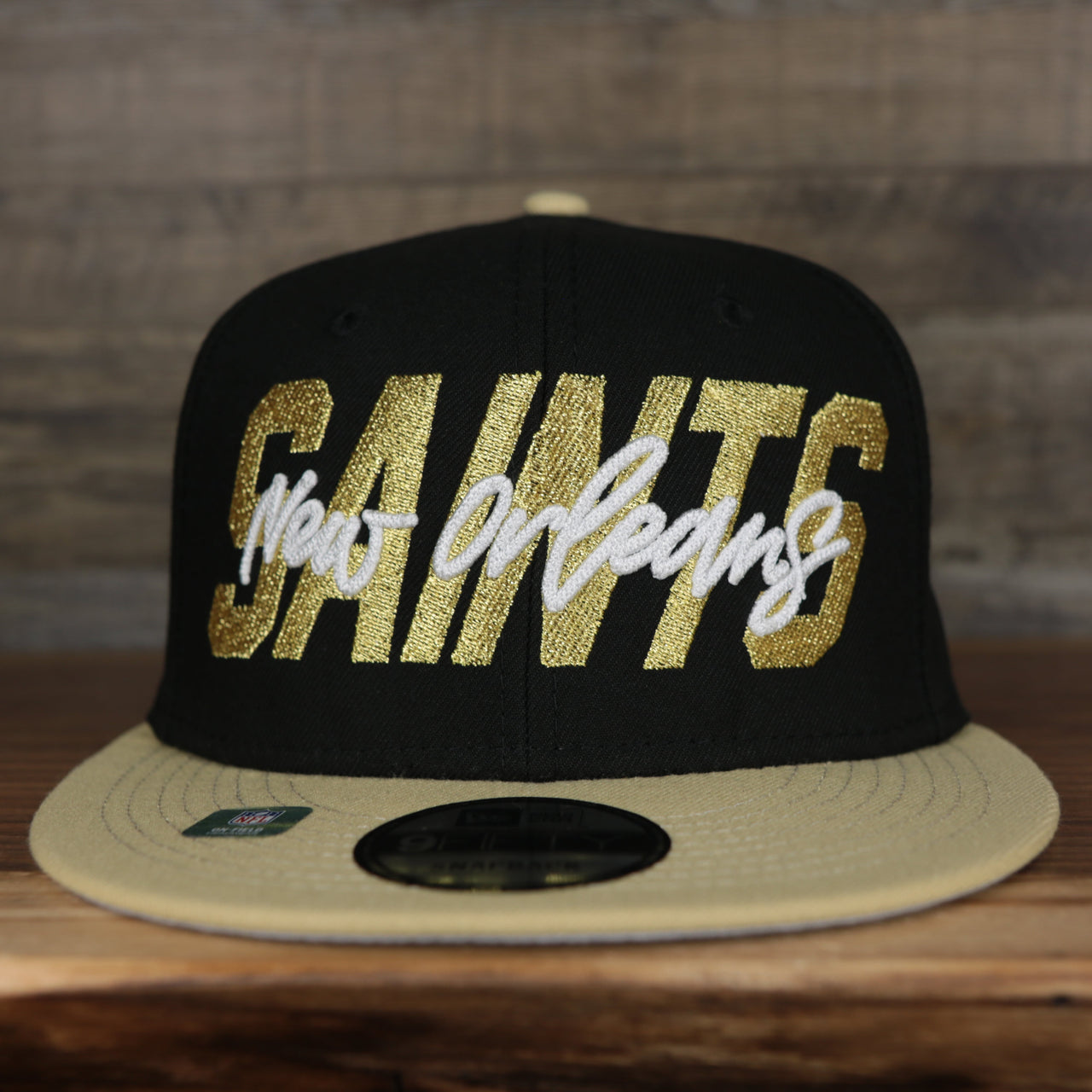 front of the New Orleans Saints 2022 NFL Draft 9Fifty Grey Bottom On-Field Snapback | Black