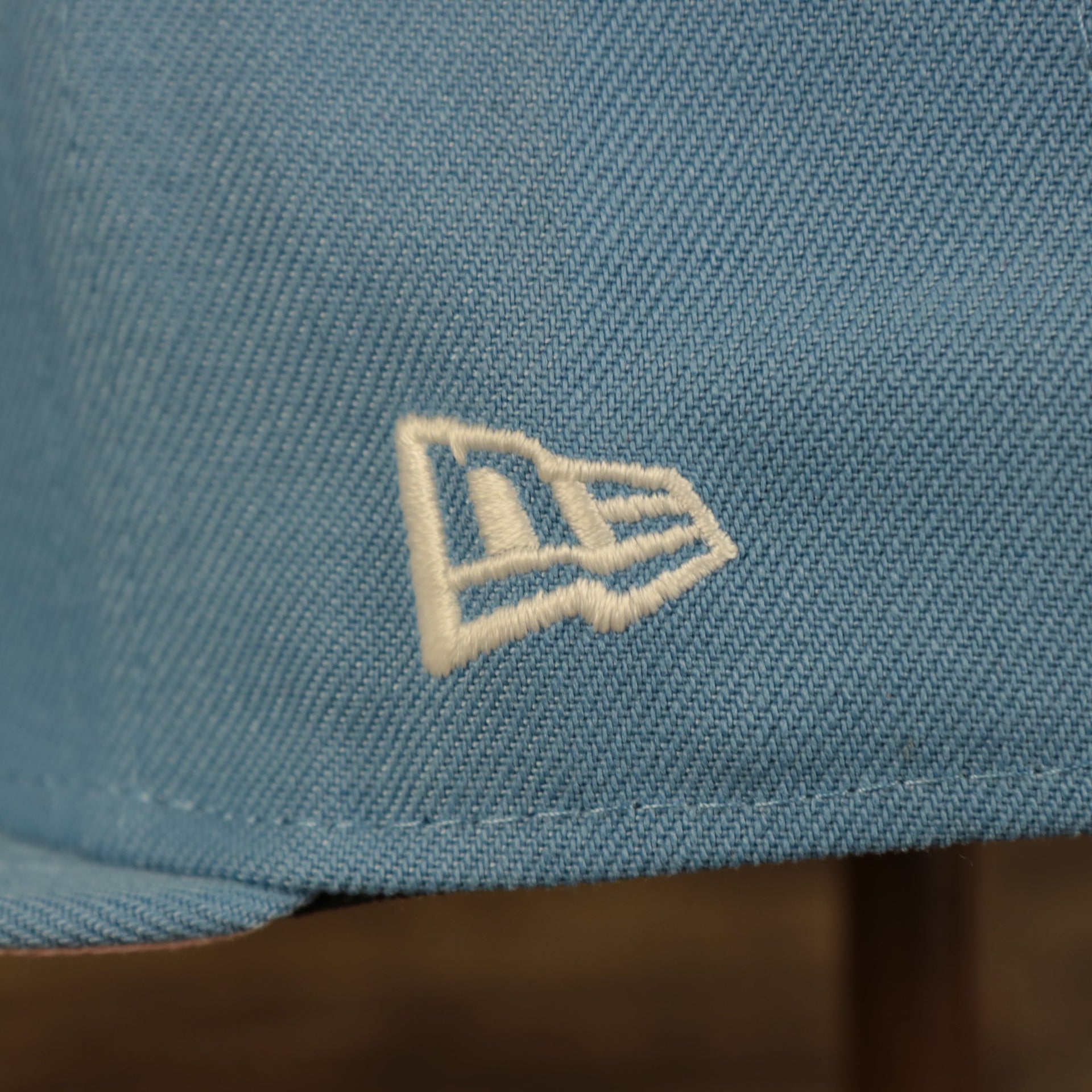 Close up of the New Era logo of the New York Yankees Glow In The Dark 27x World Series Champs Patch Pink Bottom Side Patch 59Fifty Fitted Cap