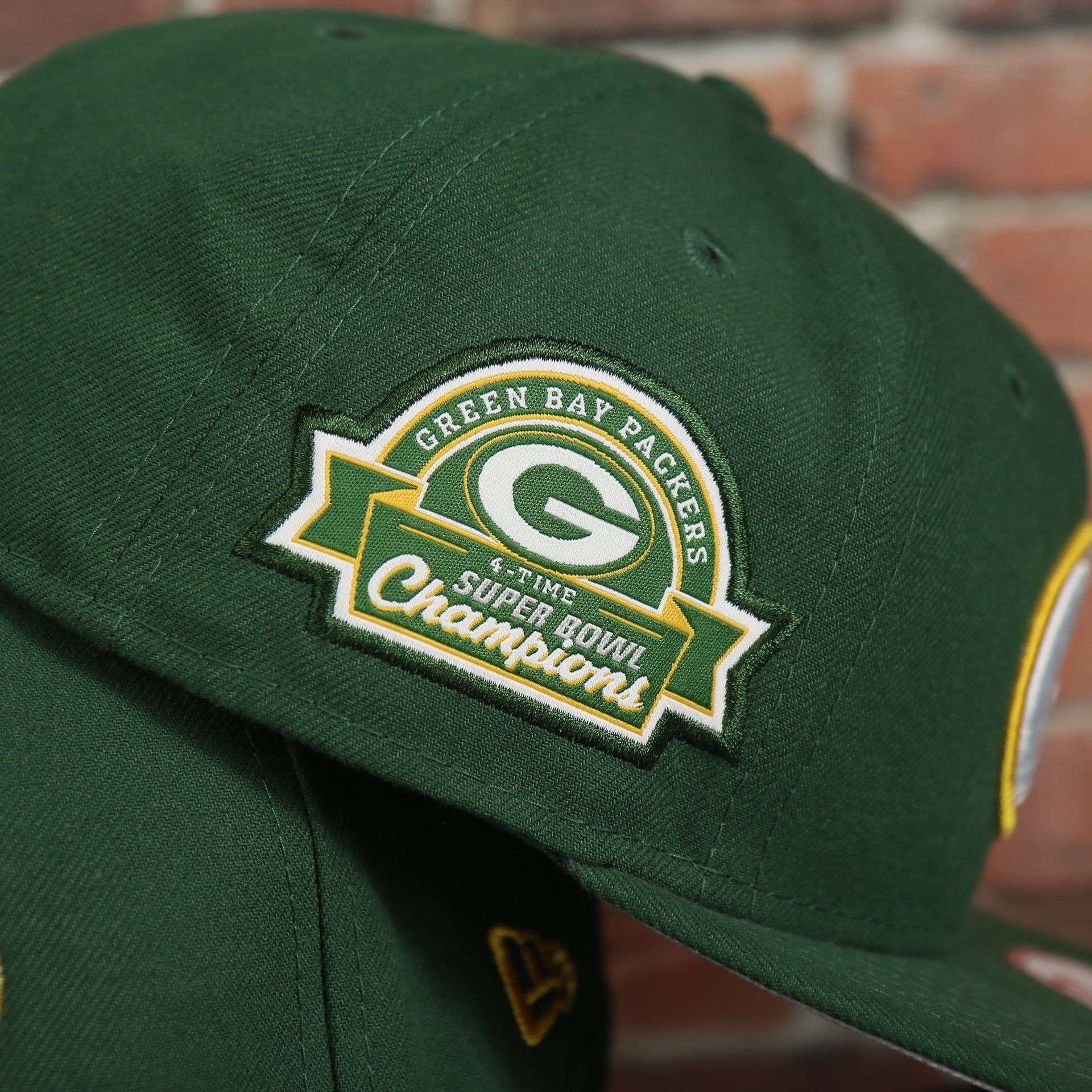 wearers right of the Green Bay Packers Four Time Super Bowl Champions Side Patch 59Fifty Fitted Cap | Green Fitted Cap