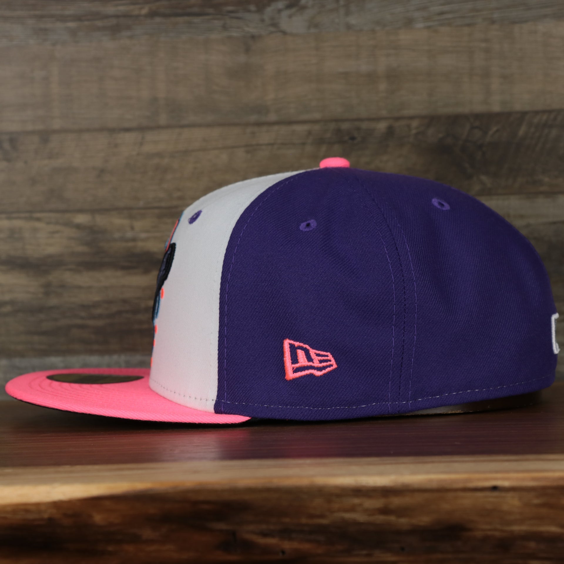 wearers left side of the Jersey Shore Blue Claws 2022 Medusas de Jersey Shore Copa de la Diversion On-Field Black Bottom 5950 Fitted Cap | Purple/White