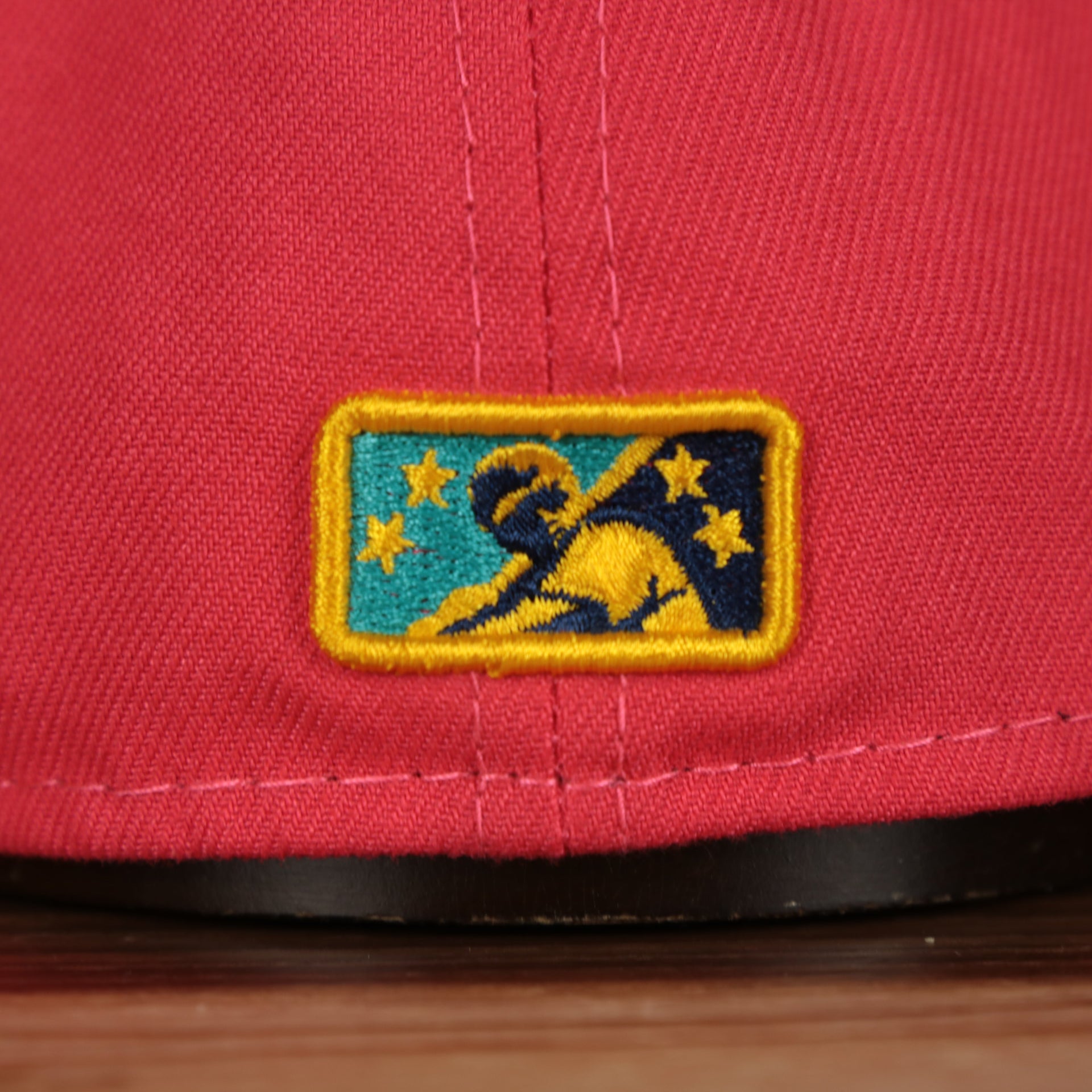 milb logo on the Delmarva Shore Birds 2022 Gallos de Delmarva Copa de la Diversion On-Field Black Bottom 5950 Fitted Cap | Red