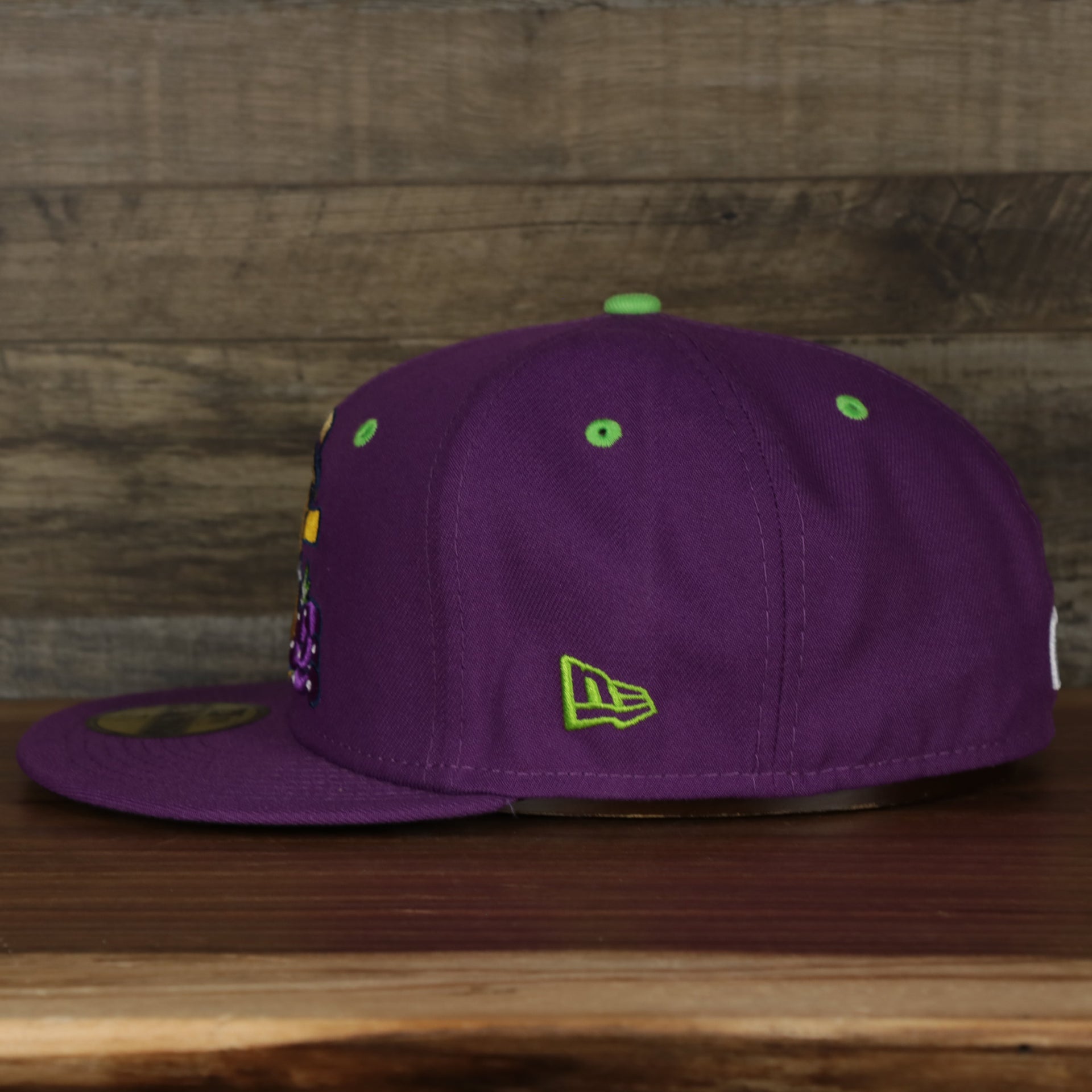 wearers left of the Tri-City Dust Devils 2022 Vineros de Tri-City Copa de la Diversion On-Field Black Bottom 5950 Fitted Cap | Purple