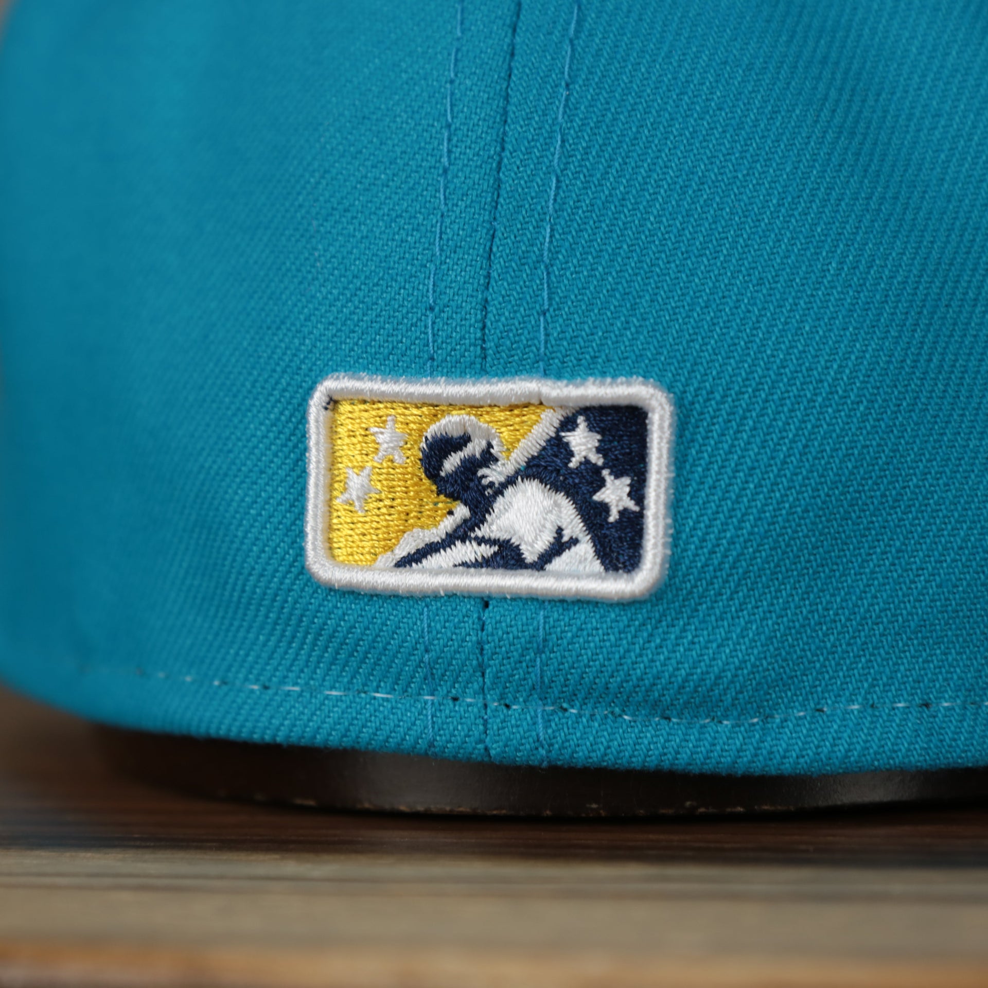 milb logo on the Scranton/Wilkes-Barre Railriders 2022 Vejigantes de Scraton/Wilkes-Barre Copa de la Diversion On-Field Black Bottom 5950 Fitted Cap | Blue/White