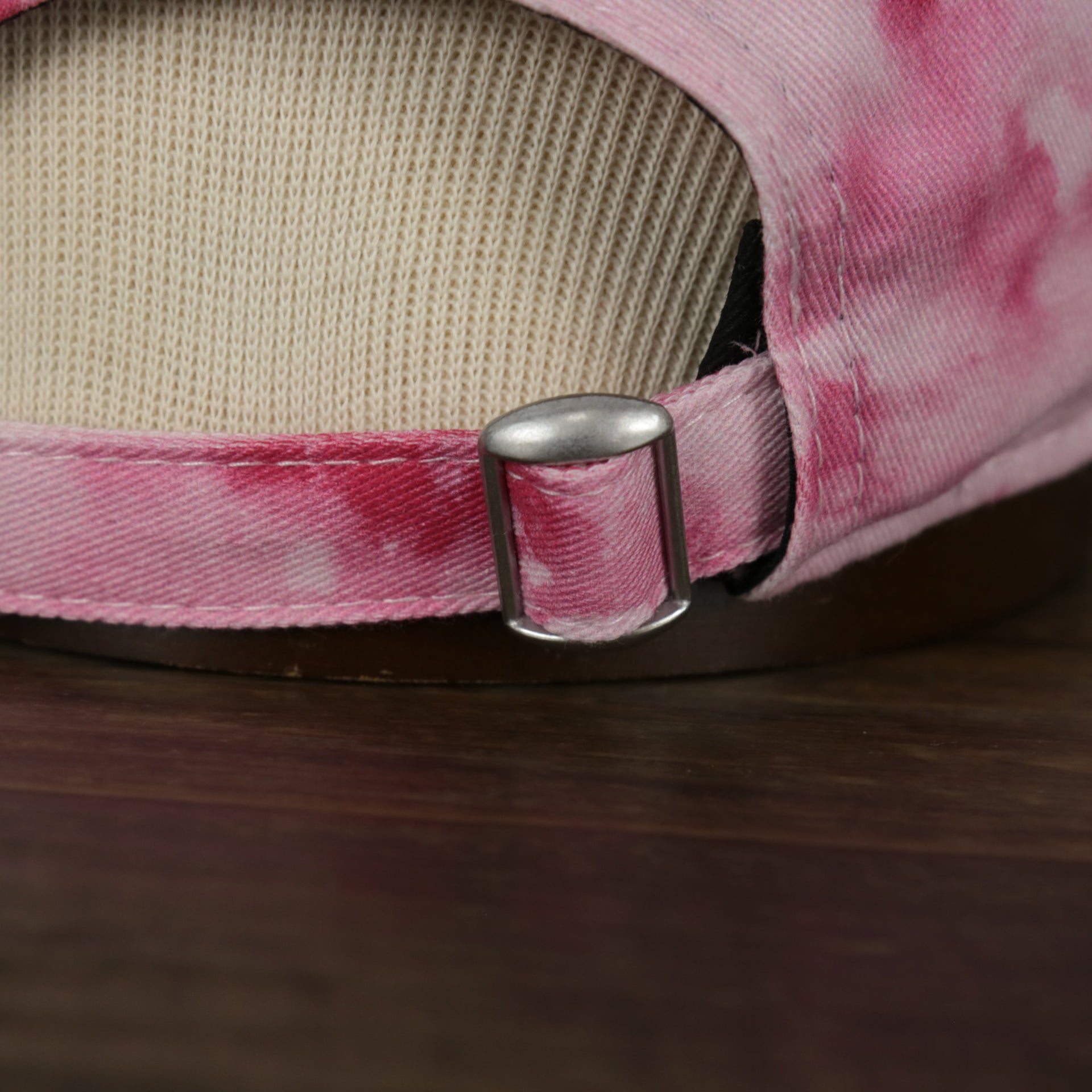 A closeup of the metallic buckle on the Philadelphia Phillies 2022 Mother’s Day On-Field 9Twenty Youth Dad Hat