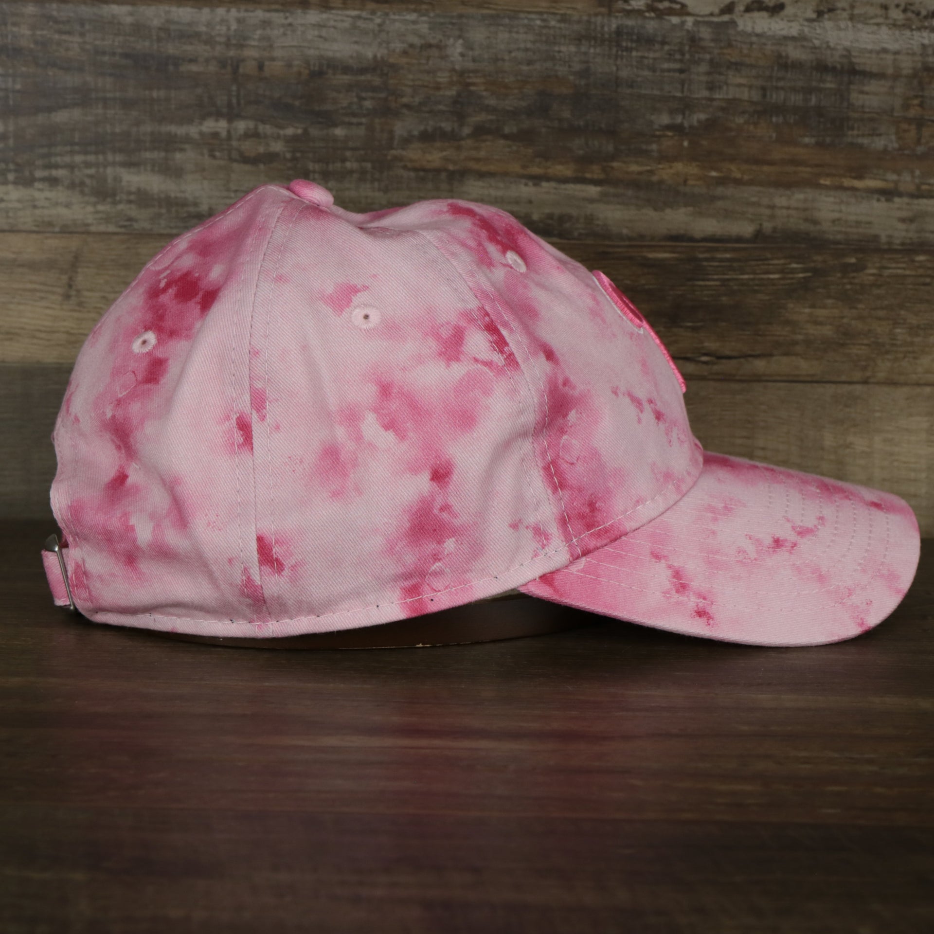 The wearer's right on the Philadelphia Phillies 2022 Mother’s Day On-Field 9Twenty Youth Dad Hat