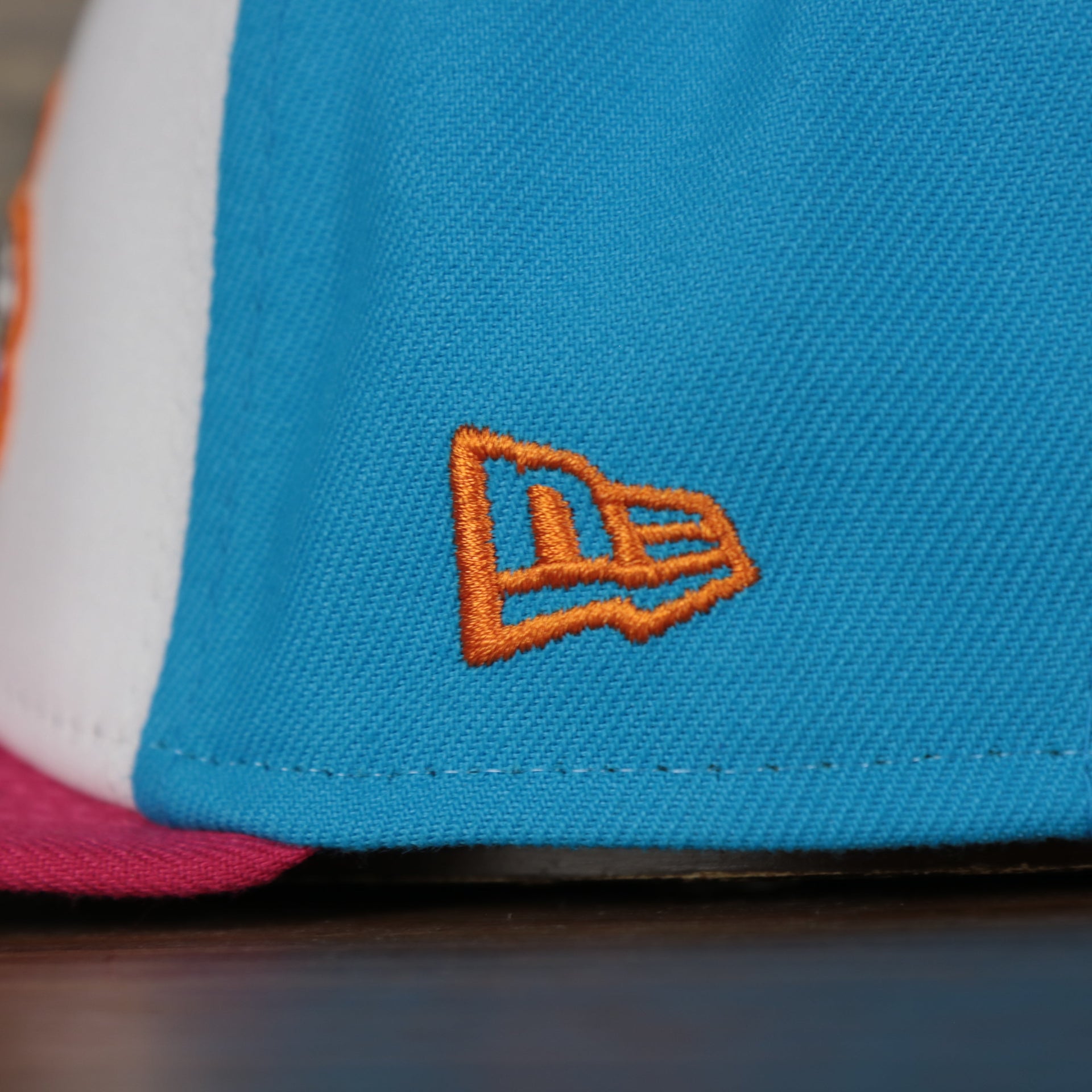 new era logo on the Carolina Mudcats 2022 Pescados de Carolina Copa de la Diversion On-Field Black Bottom 5950 Fitted Cap | White/Blue
