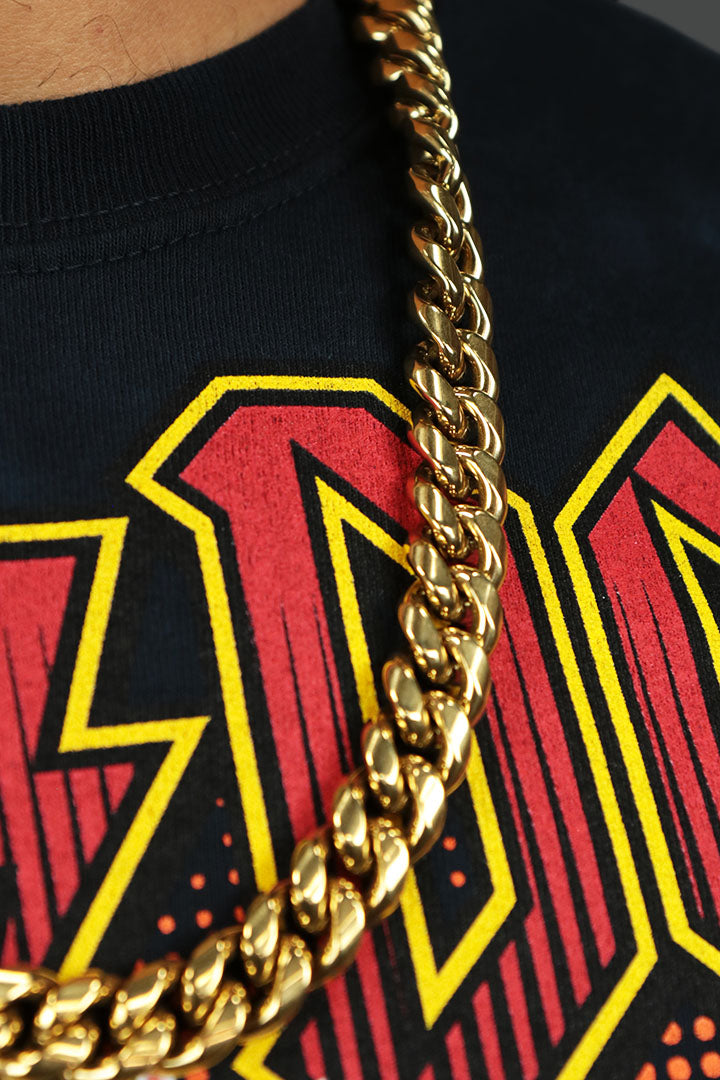A close up of the Cuban Link Chain Gold Plated Stainless Steel Men's 14mm Necklace Blackjack