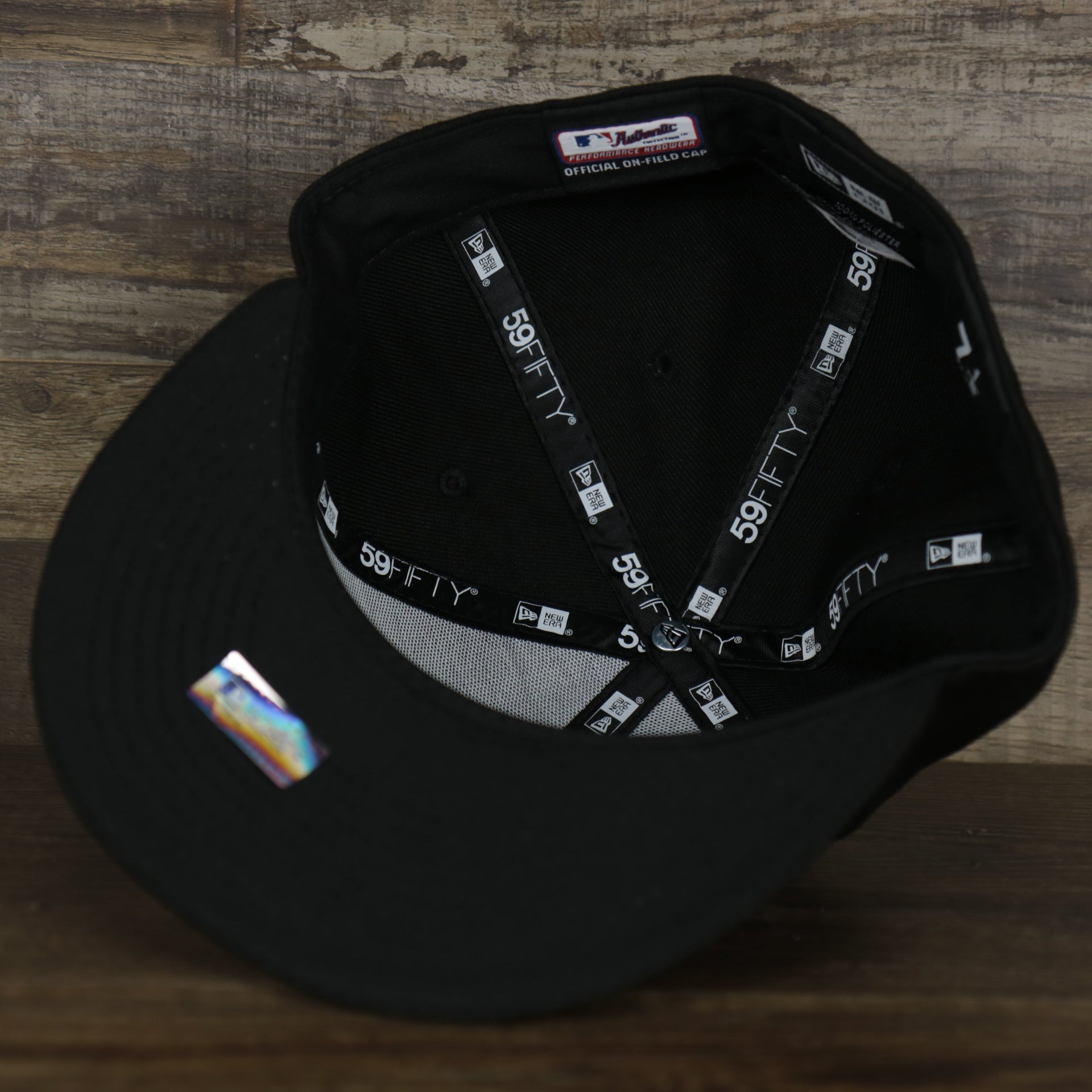 underside of the Chicago White Sox MLB City Connect 2021 On-Field 59Fifty Black Bottom Fitted | Black