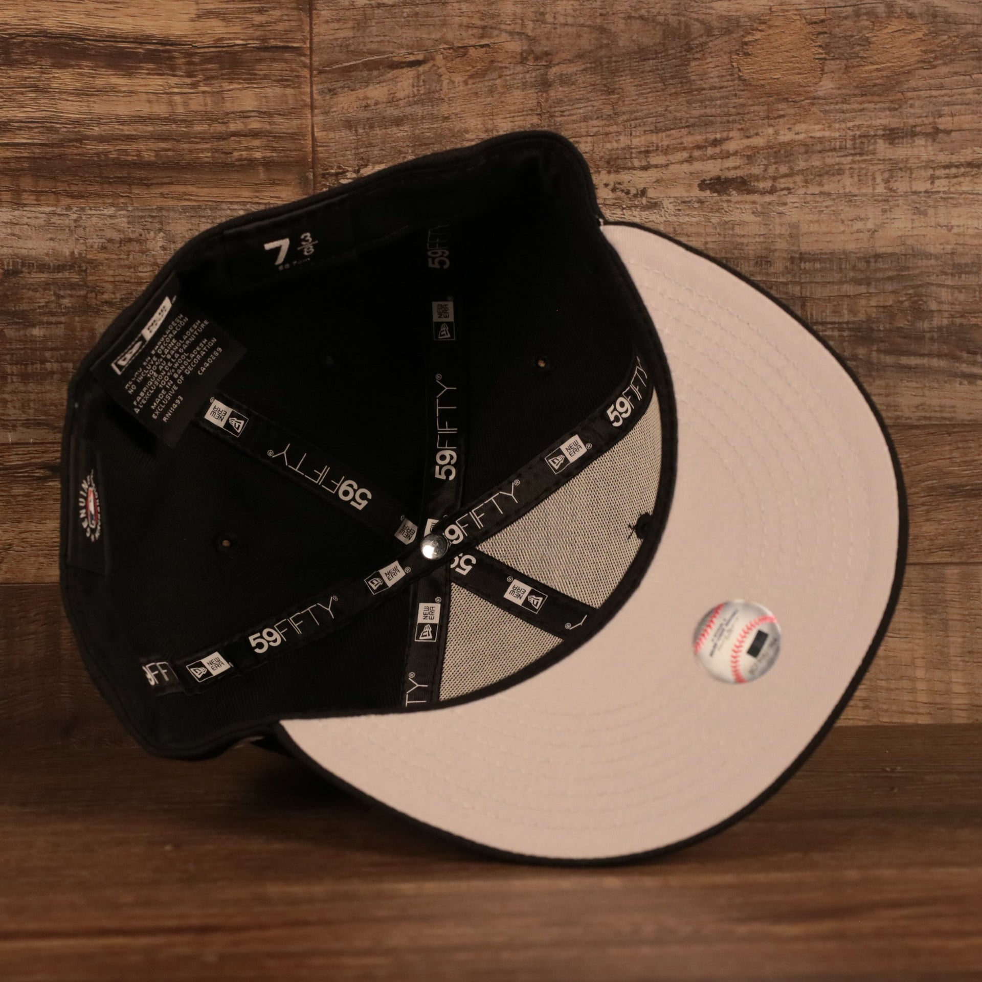 Gray under visor of the New York Yankees 1996 World Series Script Patch Gray Bottom 59Fifty Fitted Cap