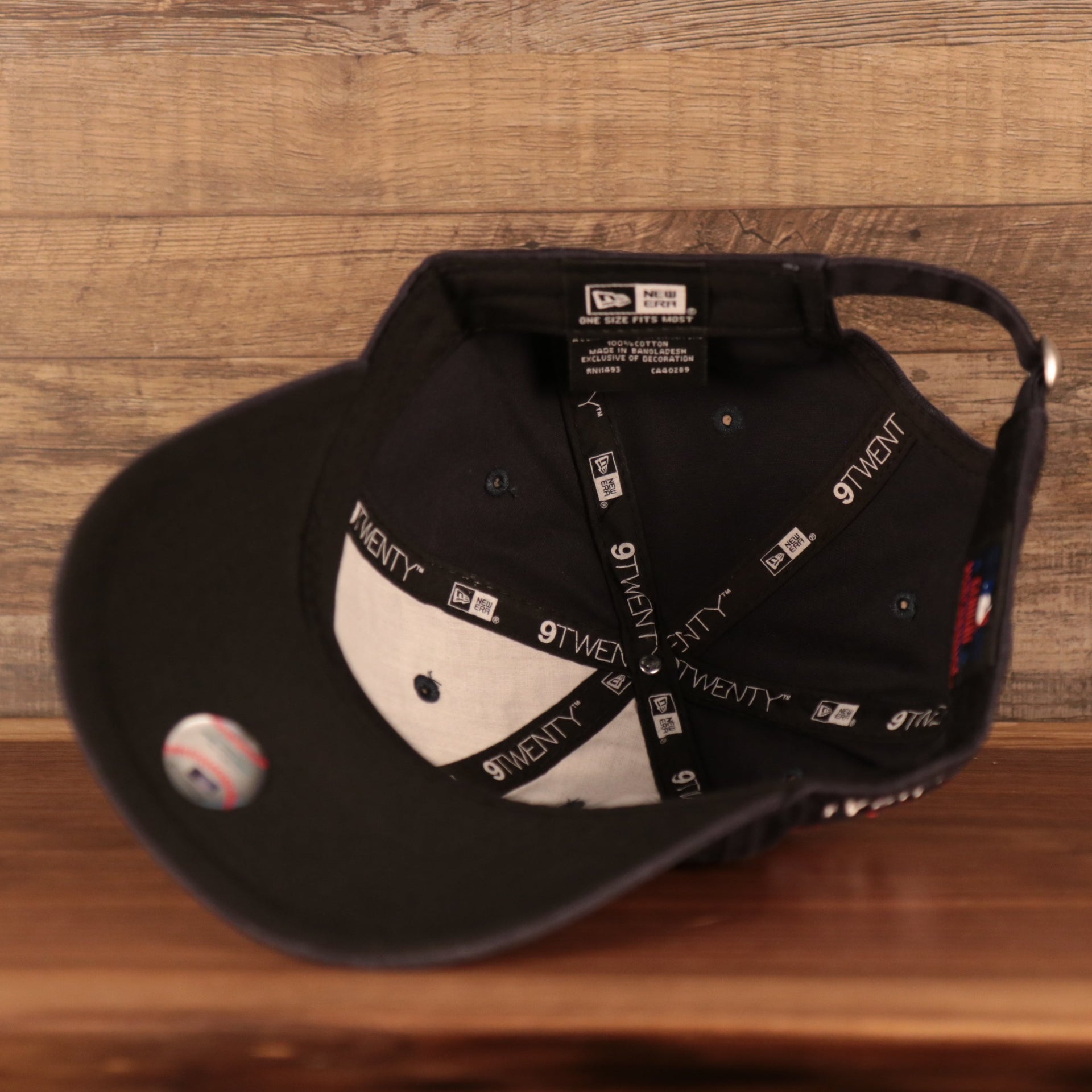 An inside view of the New York Yankees 2021 fourth of July navy 9twenty dad hat by New Era.