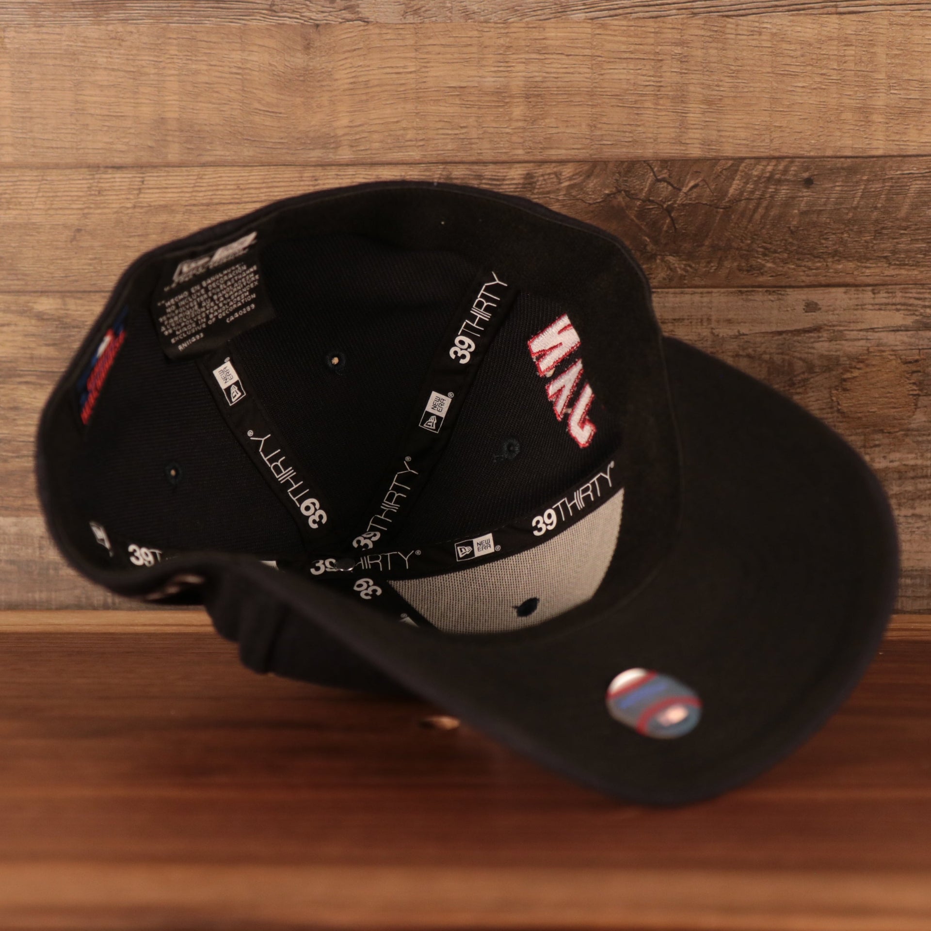 The inside view of the navy Yankees flexfit hat for the fourth of July 2021 by New Era.