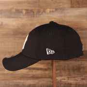 The white New Era patch on the left side of the navy 2021 fourth of July 3930 flexfit hat for the New York Yankees by New Era.