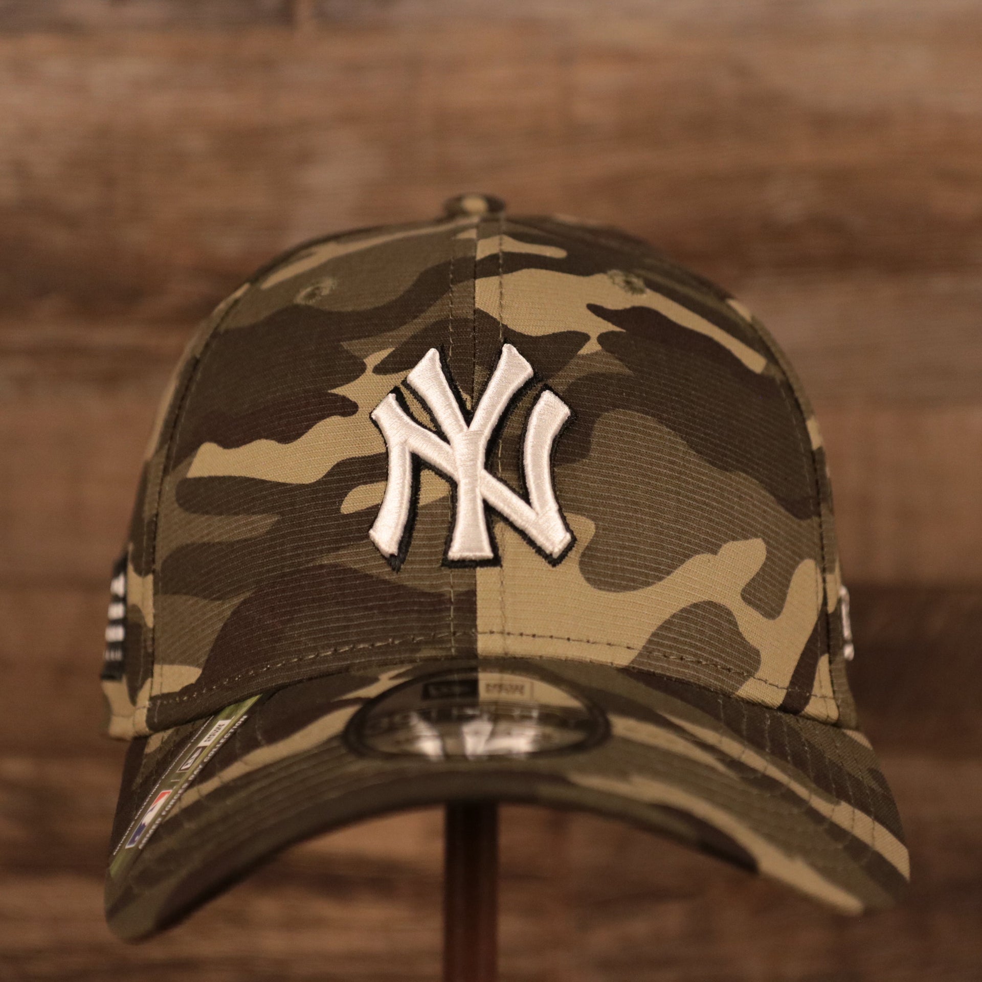 The New York Yankees woodland camo 3930 flexfit cap by New Era.