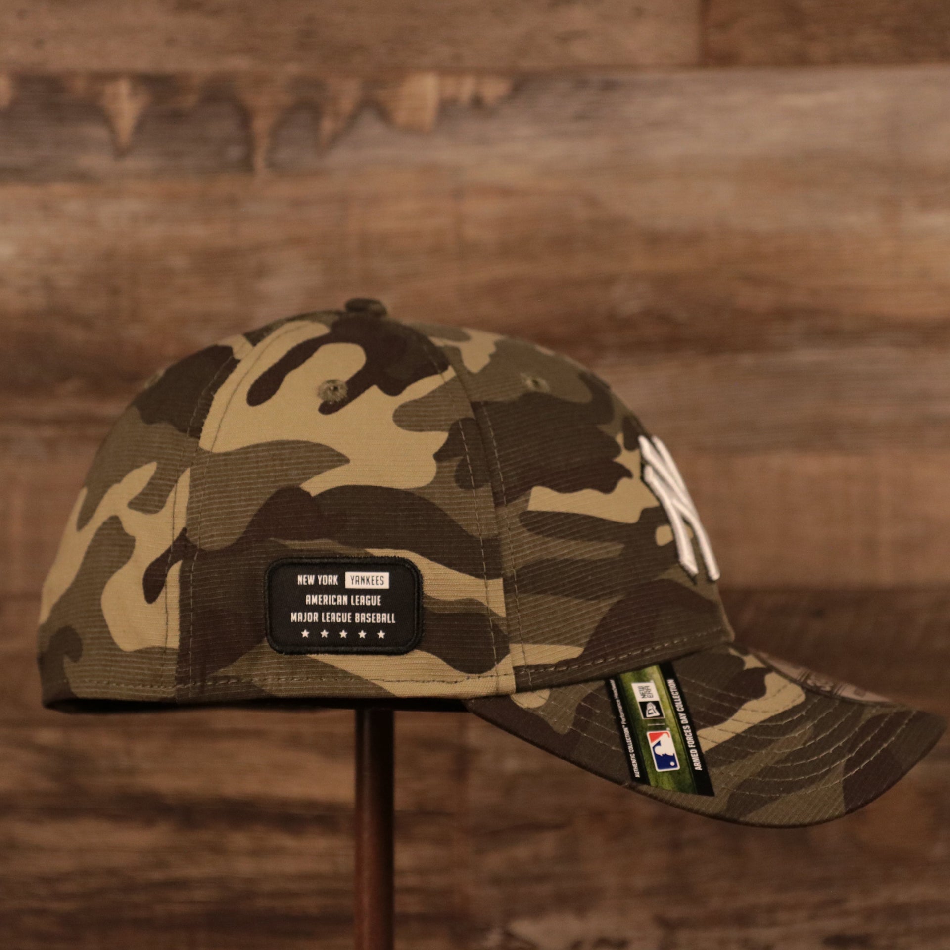 The right side of the New York Yankees 39thirty flexfit cap has the American League patch.
