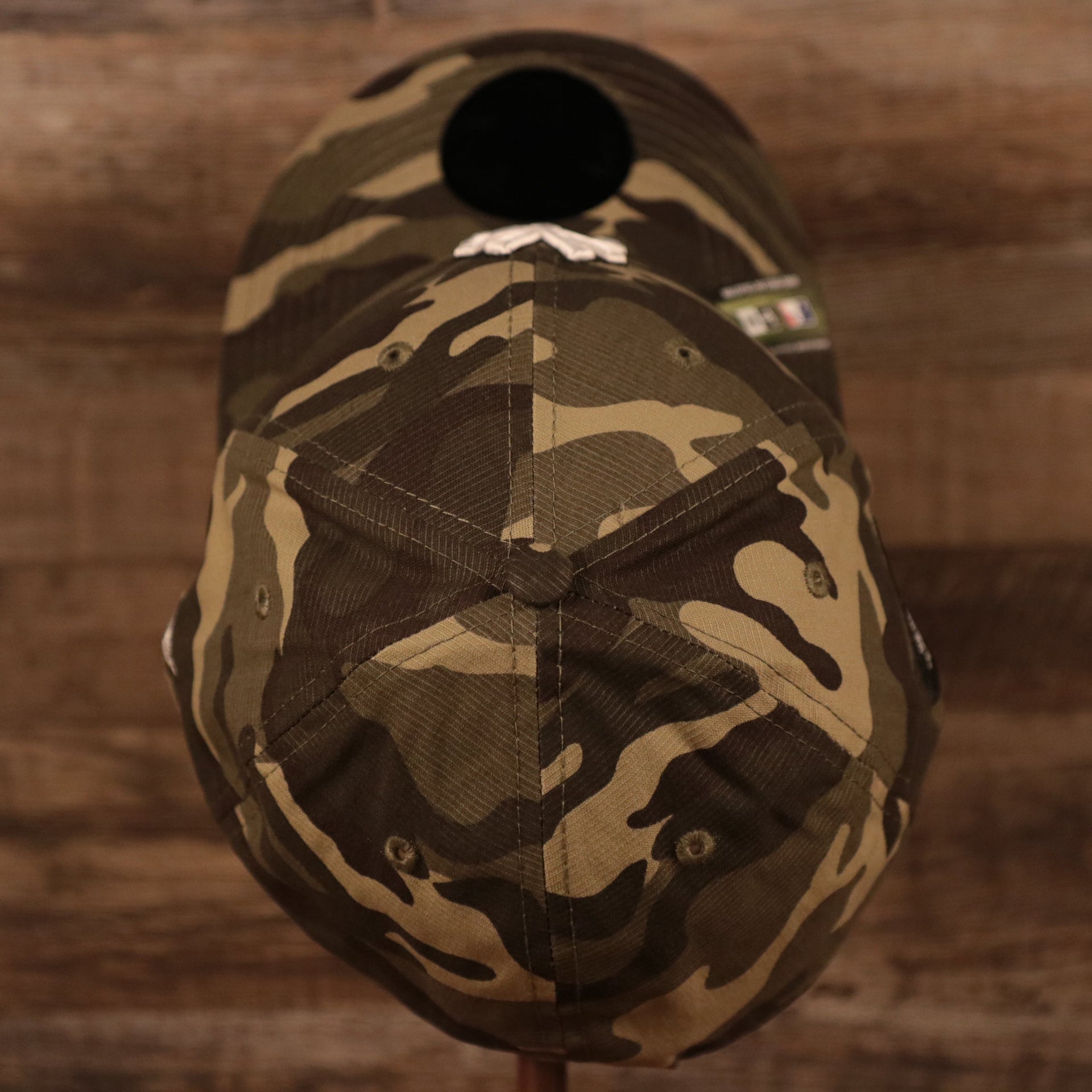 The top of the crown of the 2021 yankees military hat by New Era.