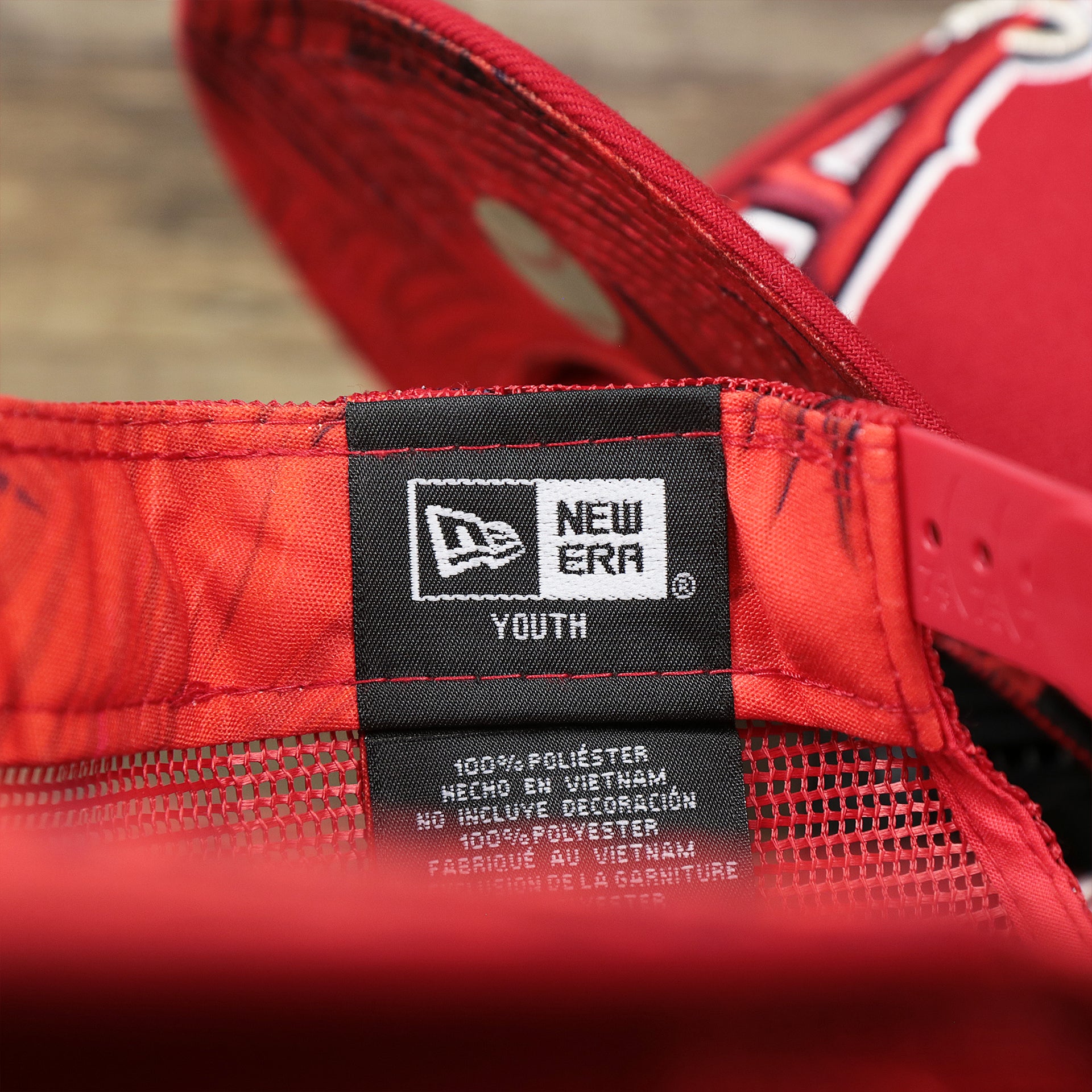 The Youth New Era Tag on the Youth Anaheim Angels MLB 2022 All Star Game Mesh Back 9Fifty Snapback Cap | ASG 2022 Red Trucker Hat