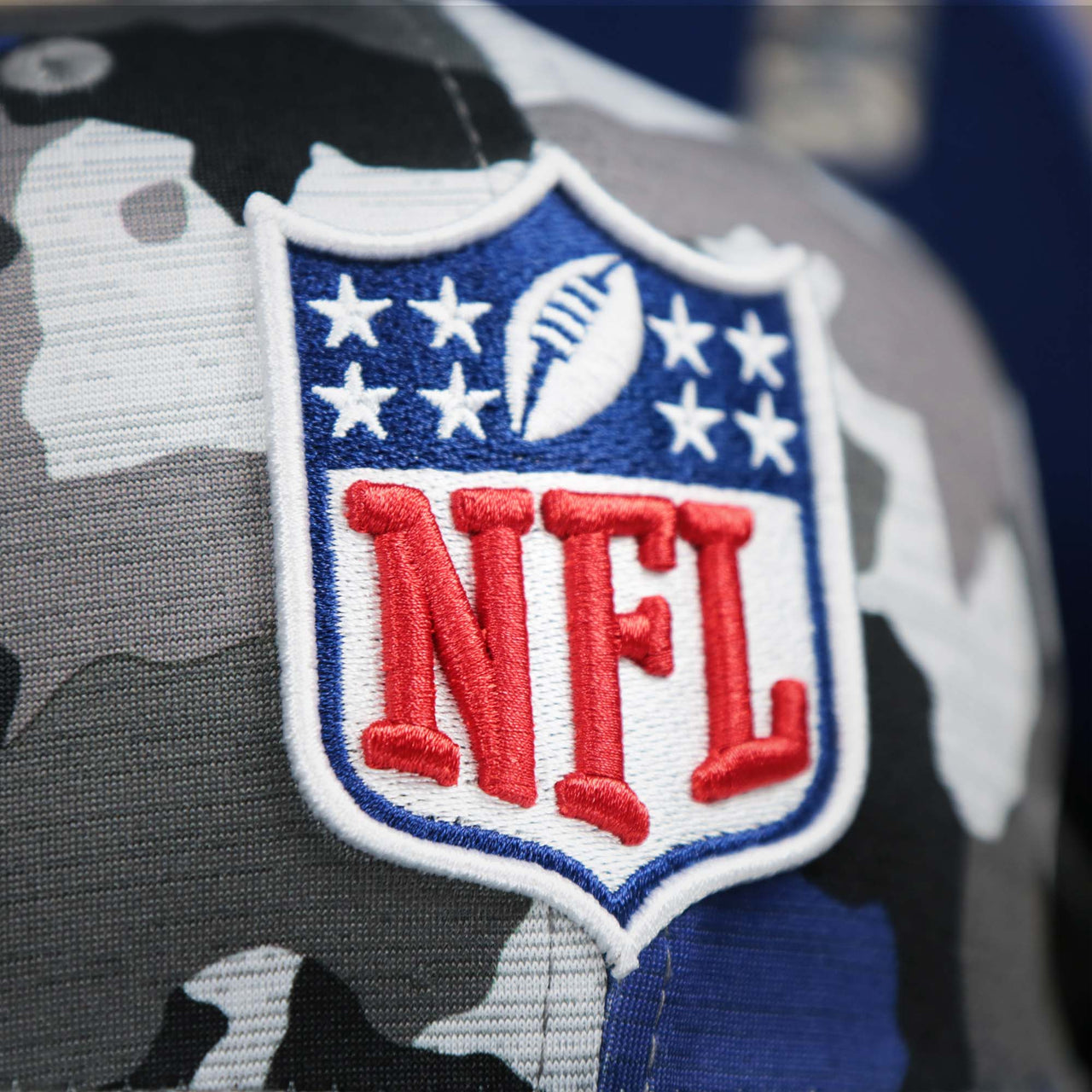 The NFL Logo on the NFL Logo OnField Summer Training 2022 Camo 9Fifty Snapback | Royal Blue Camo 9Fifty