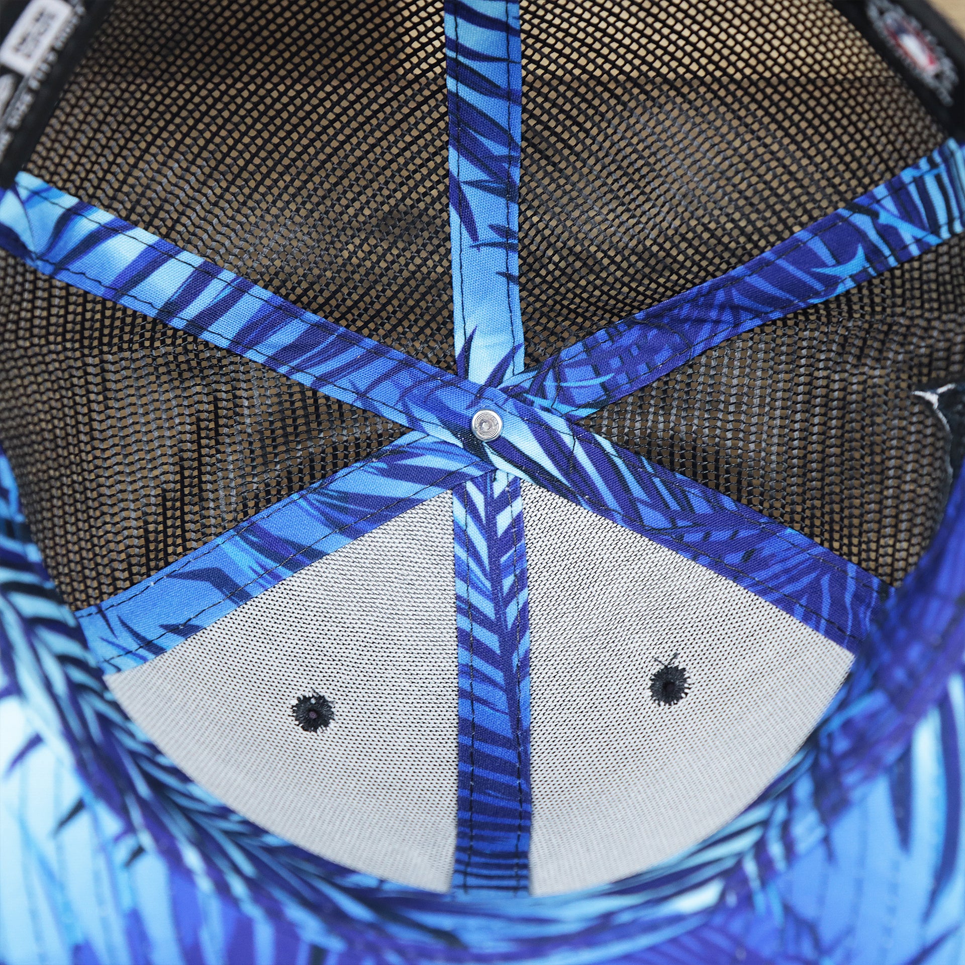 The inside of the New York Yankees Metallic All Star Game MLB 2022 Side Patch 9Fifty Mesh Snapback | ASG 2022 Navy Blue Trucker Hat