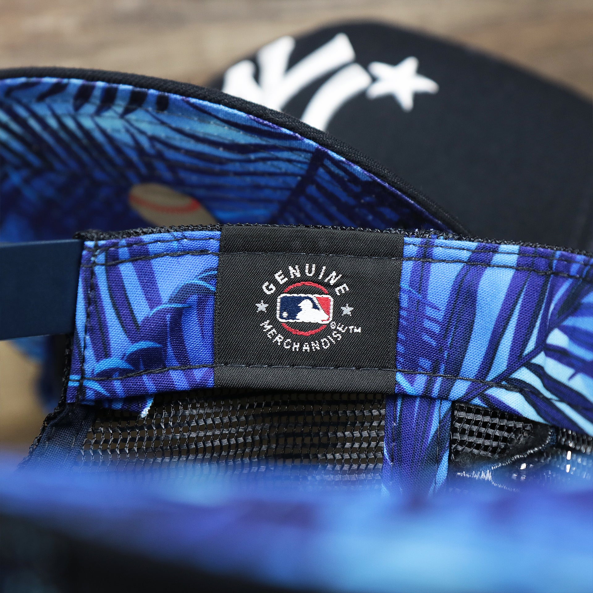 The MLB Merchandise Tag on the New York Yankees Metallic All Star Game MLB 2022 Side Patch 9Fifty Mesh Snapback | ASG 2022 Navy Blue Trucker Hat