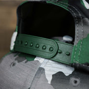 The adjustable strap on the Green Bay Packers NFL OnField Summer Training 2022 Camo 9Fifty Snapback | Green Camo 9Fifty