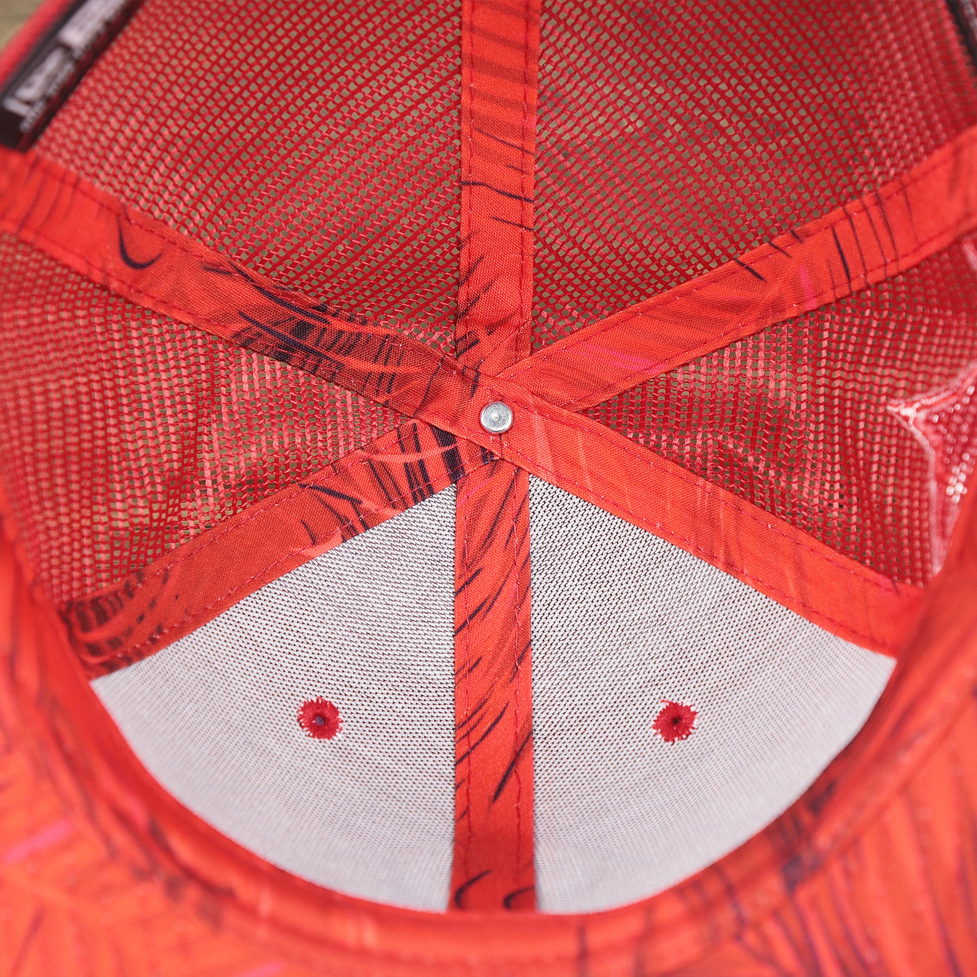 The inside of the New York Yankees Metallic All Star Game MLB 2022 Side Patch 9Fifty Mesh Snapback | ASG 2022 Navy Blue Trucker Hat