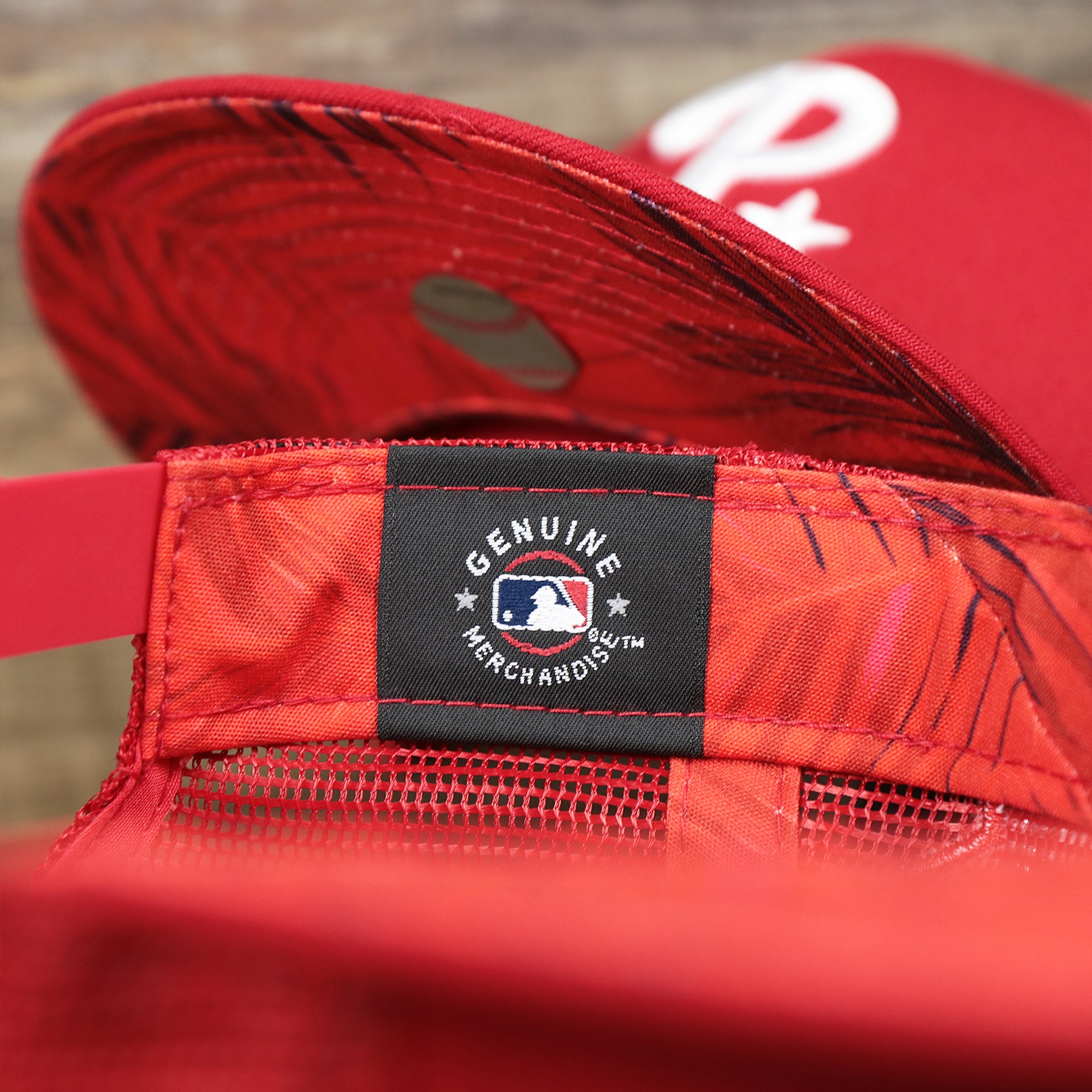 The MLB Merchandise Tag on the New York Yankees Metallic All Star Game MLB 2022 Side Patch 9Fifty Mesh Snapback | ASG 2022 Navy Blue Trucker Hat