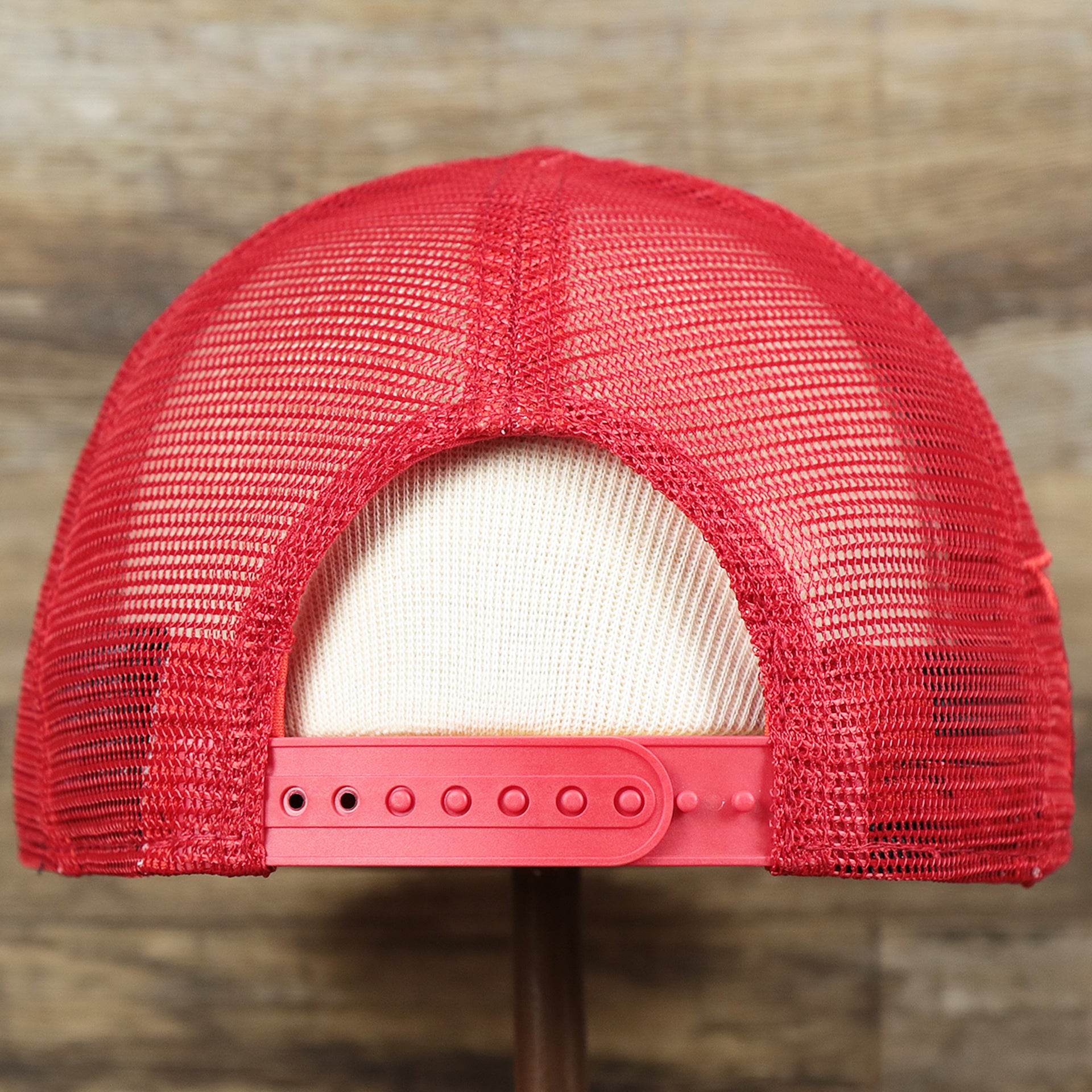 The backside of the New York Yankees Metallic All Star Game MLB 2022 Side Patch 9Fifty Mesh Snapback | ASG 2022 Navy Blue Trucker Hat