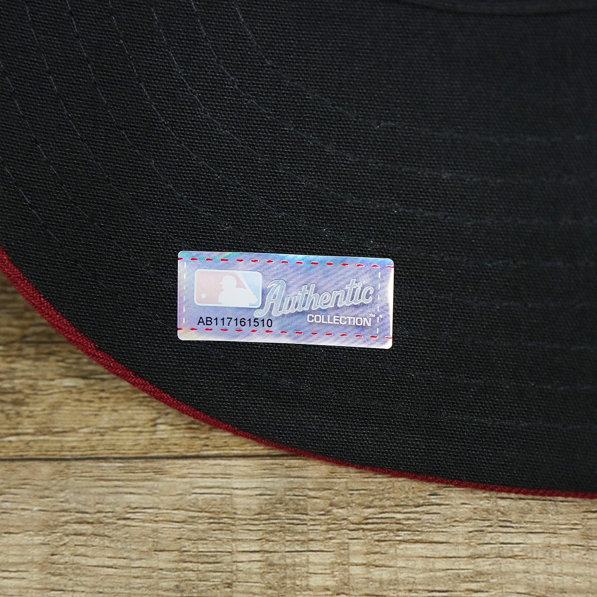 MLB authentic collection sticker on the Philadelphia Phillies 2019 Logo Black Bottom | Maroon 59Fifty Fitted Cap