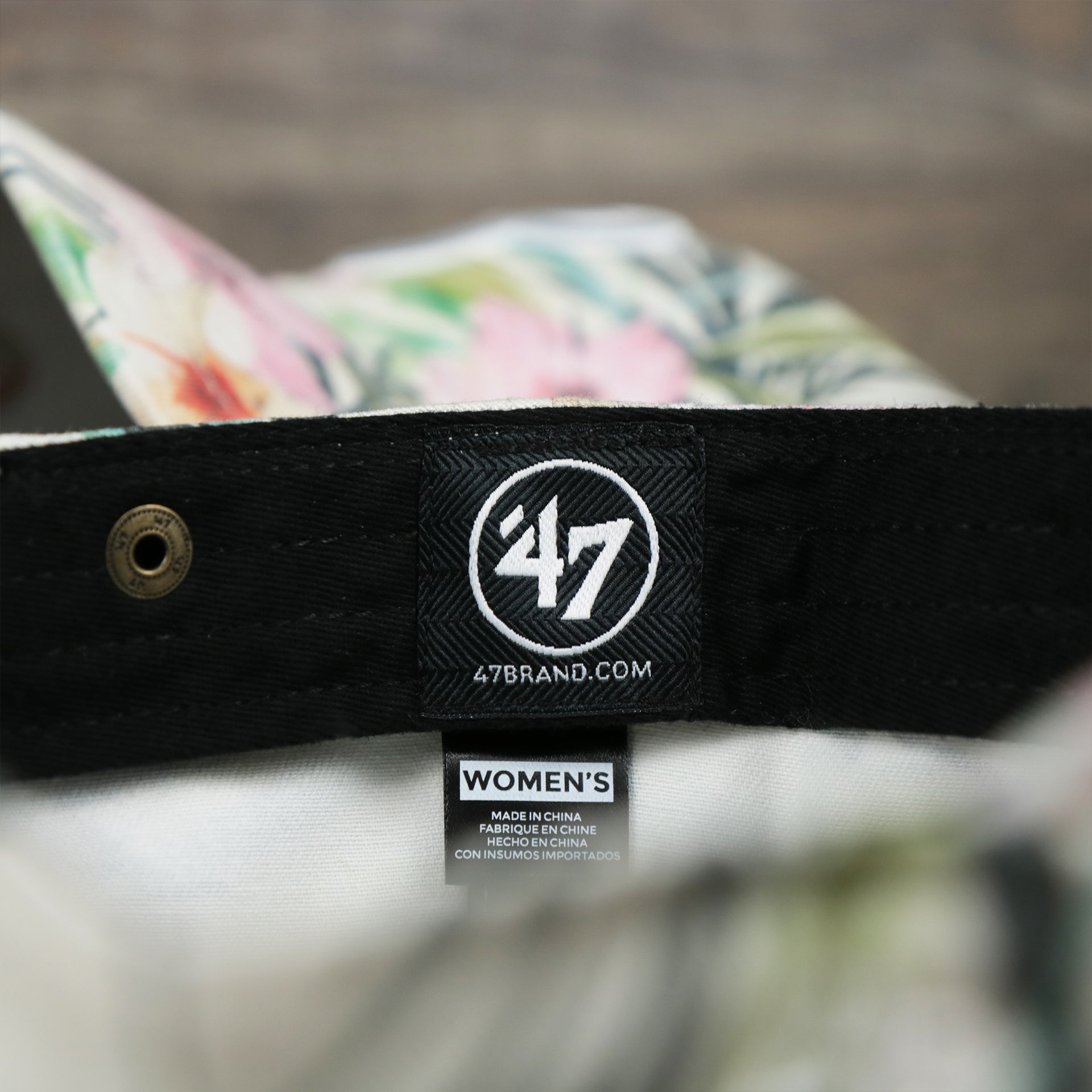 The 47 Brand Tag on the Women’s Philadelphia Phillies Floral Print Gray Bottom Dad Hat | White Dad Hat