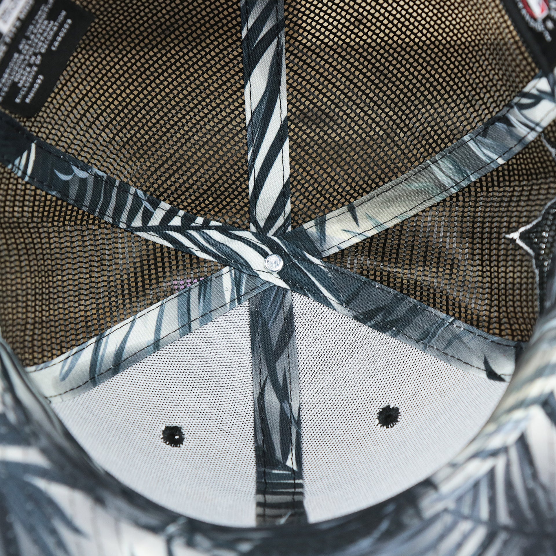 The inside of the Pittsburgh Pirates Metallic All Star Game MLB 2022 Side Patch 9Fifty Mesh Snapback | ASG 2022 Black Trucker Hat