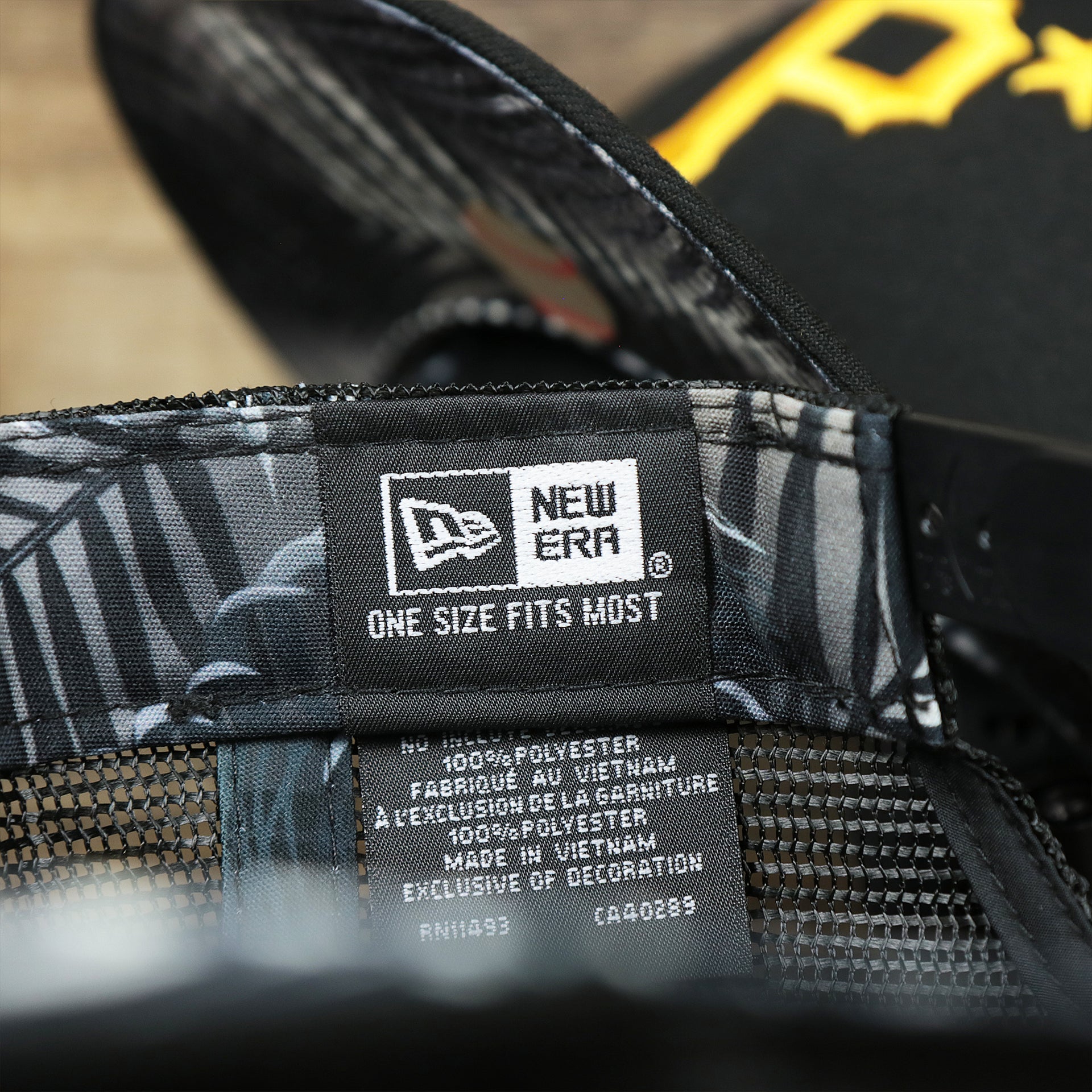 The New Era Tag on the Pittsburgh Pirates Metallic All Star Game MLB 2022 Side Patch 9Fifty Mesh Snapback | ASG 2022 Black Trucker Hat