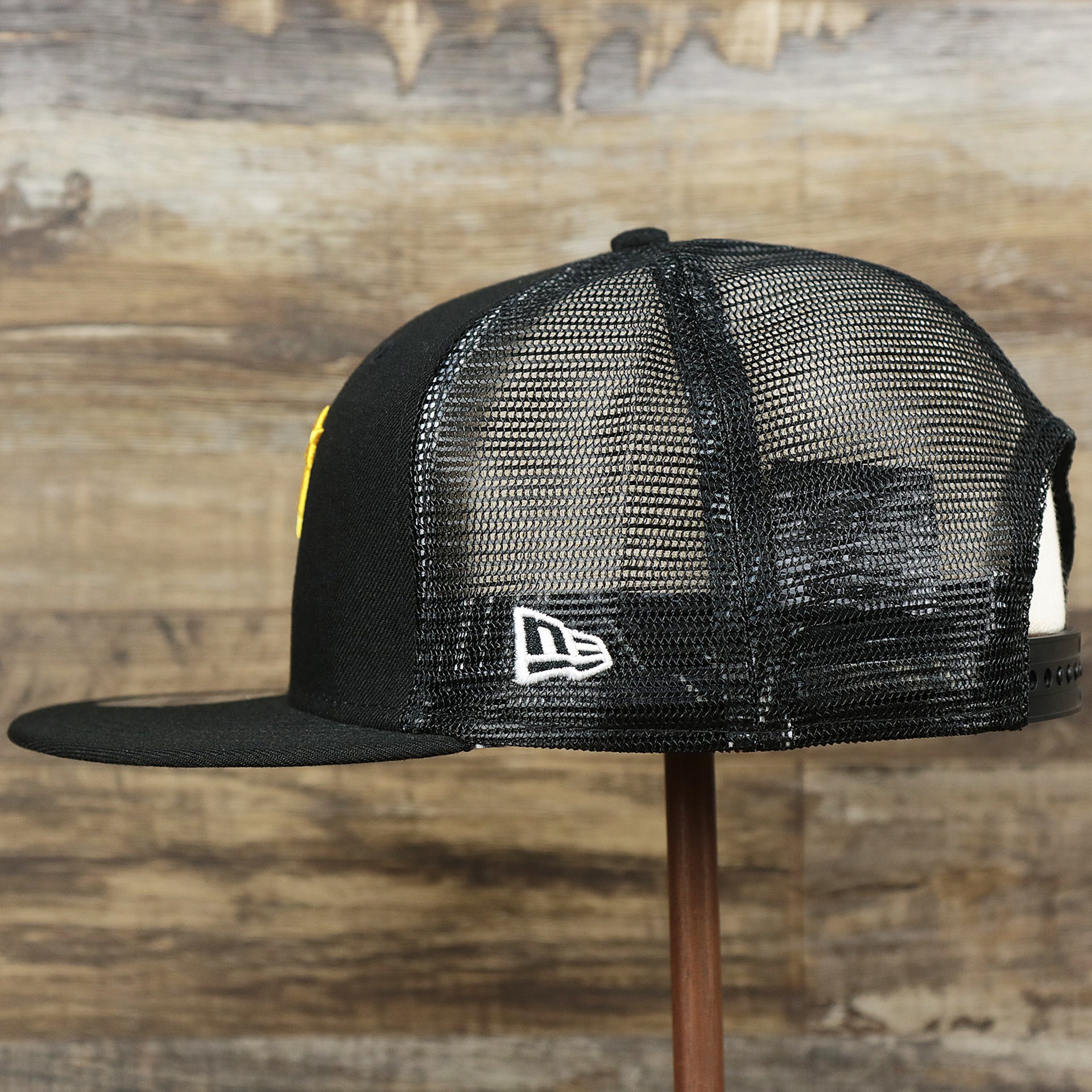 The wearer's left on the Pittsburgh Pirates Metallic All Star Game MLB 2022 Side Patch 9Fifty Mesh Snapback | ASG 2022 Black Trucker Hat