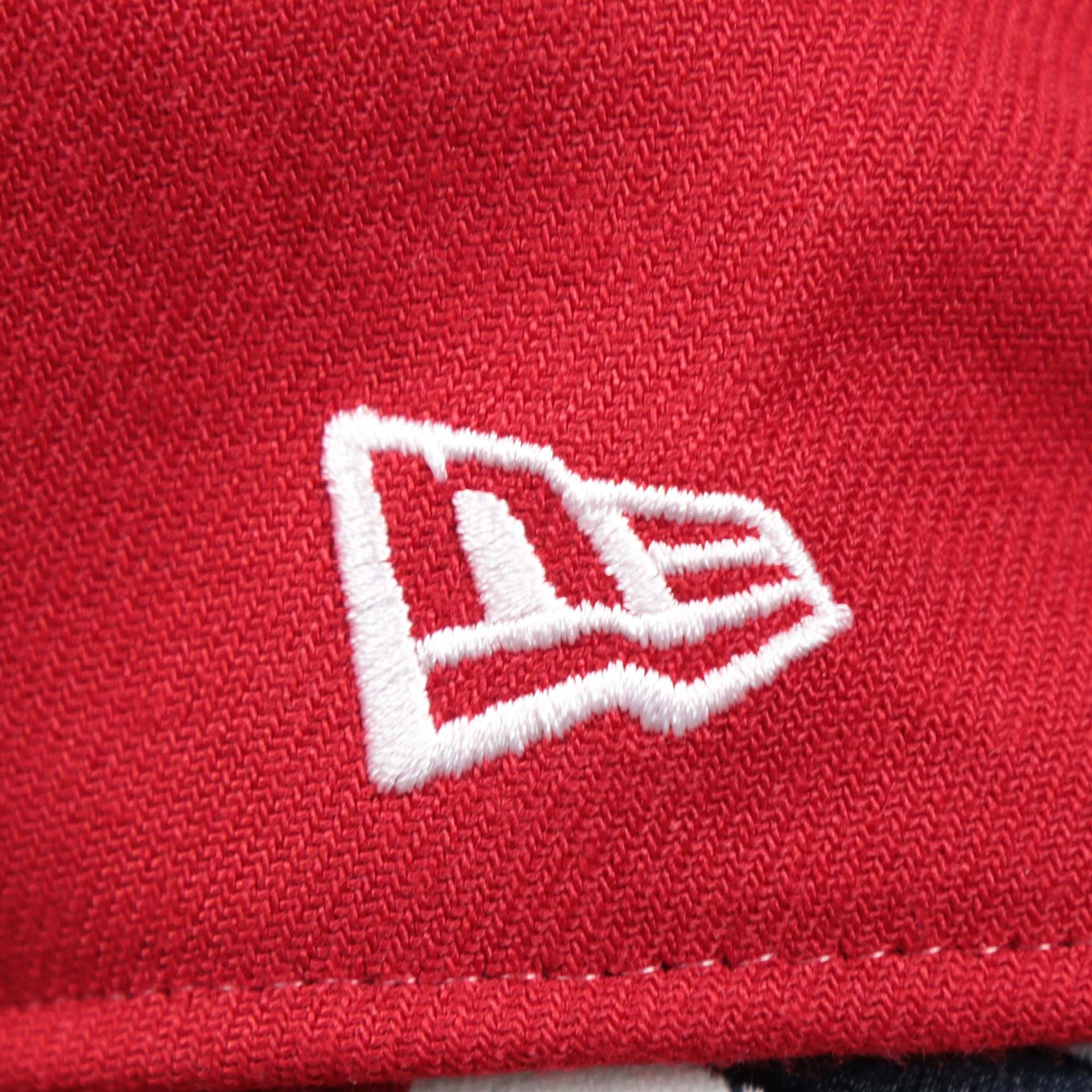 The New Era Logo on the Philadelphia Phillies 2022 4th of July Stars And Stripes 39Thirty | New Era Navy OSFM