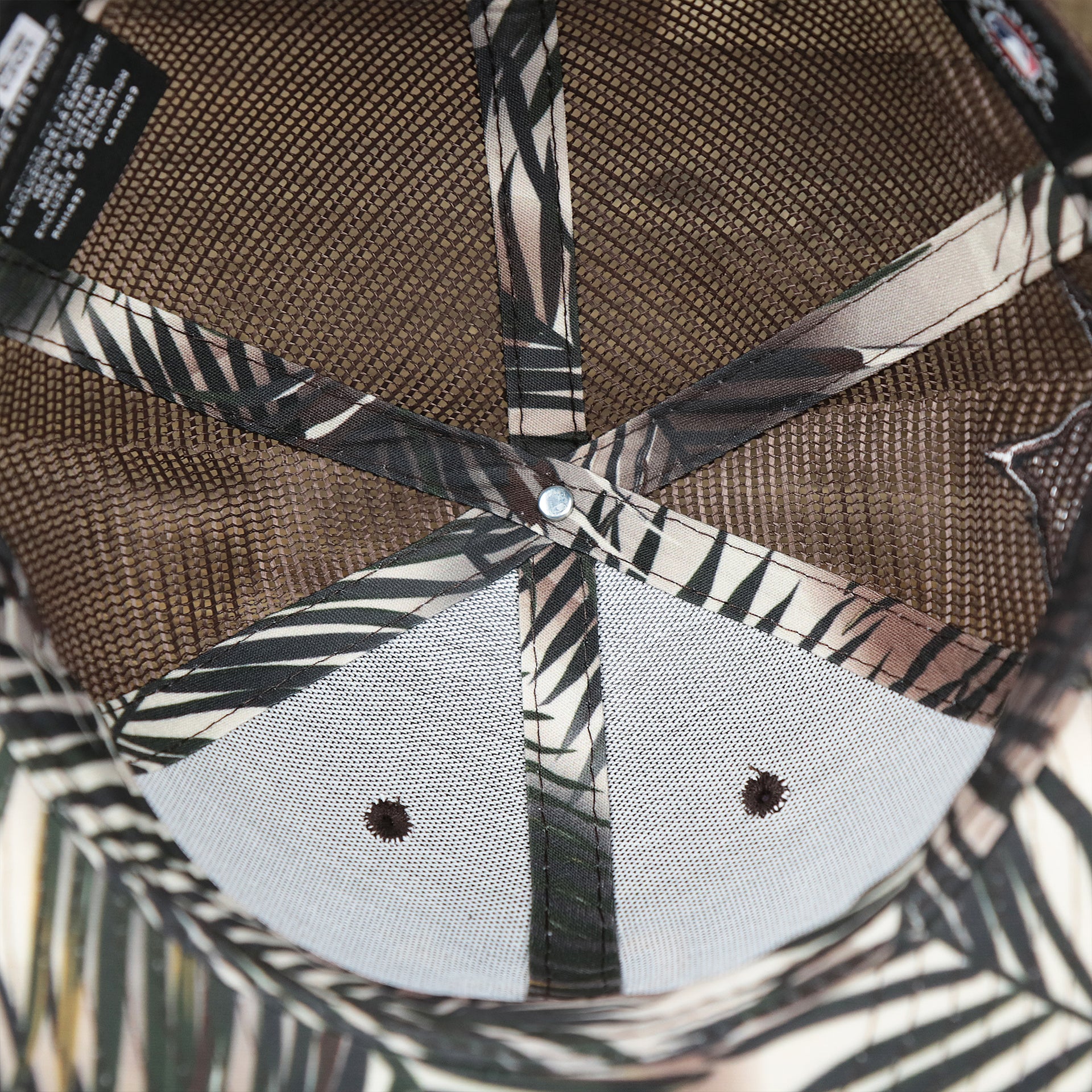 The inside of the San Diego Padres Metallic All Star Game MLB 2022 Side Patch 9Fifty Mesh Snapback | ASG 2022 Brown Trucker Hat