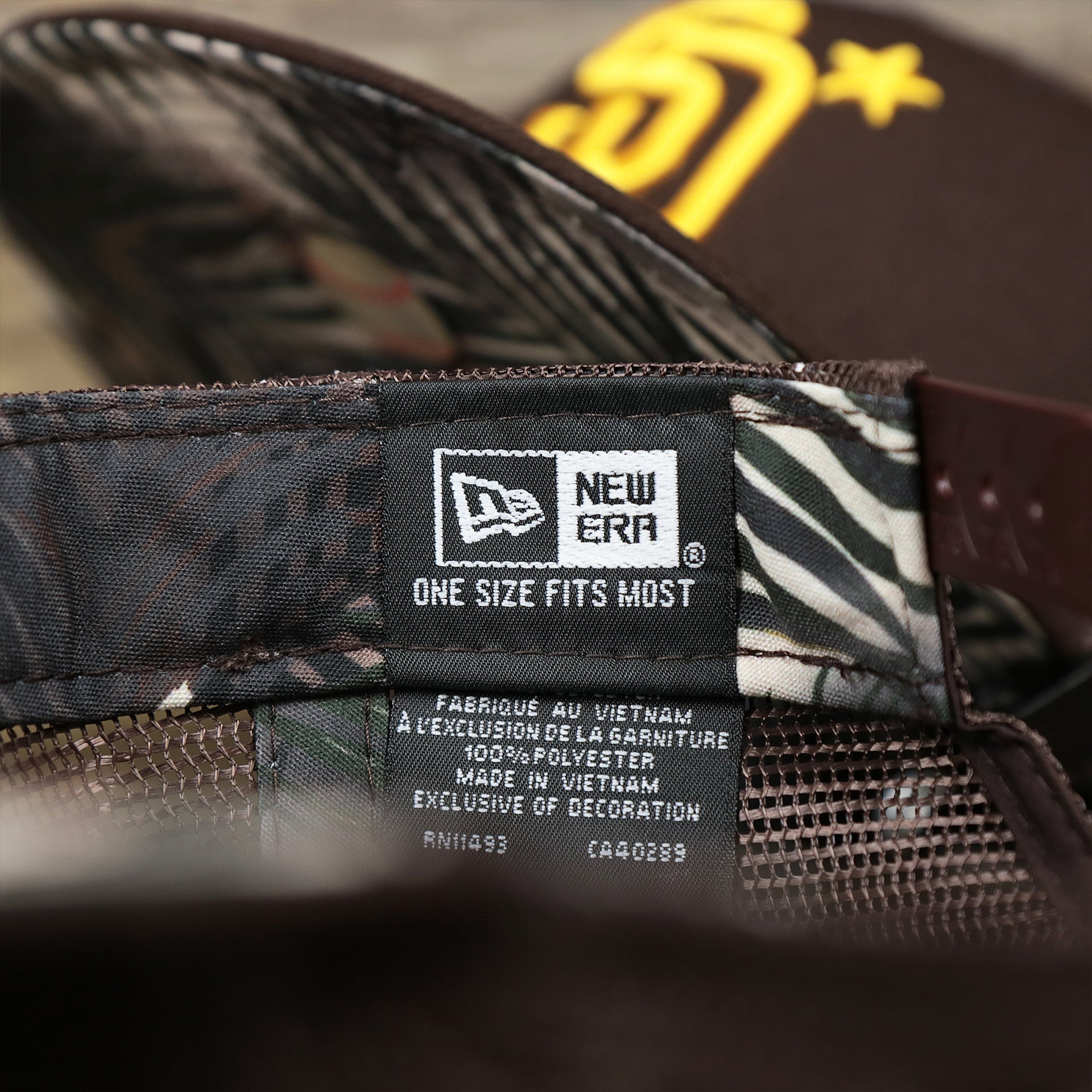 The New Era Tag on the San Diego Padres Metallic All Star Game MLB 2022 Side Patch 9Fifty Mesh Snapback | ASG 2022 Brown Trucker Hat