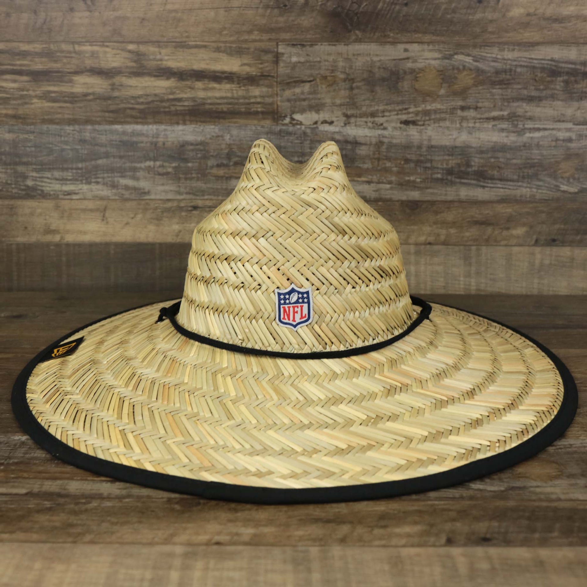 The backside of the Pittsburgh Steelers On Field 2020/2021 Summer Training Straw Hat | New Era OSFM