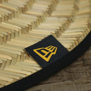 The New Era logo on the Pittsburgh Steelers On Field 2020/2021 Summer Training Straw Hat | New Era OSFM