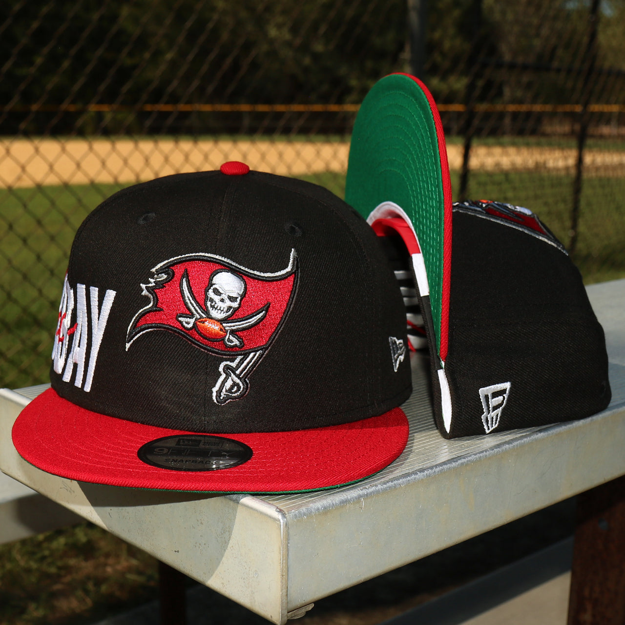 The front of the Tampa Bay Buccaneers NFL Side Font Green Bottom 9Fifty Snapback Cap | Black Snap Cap