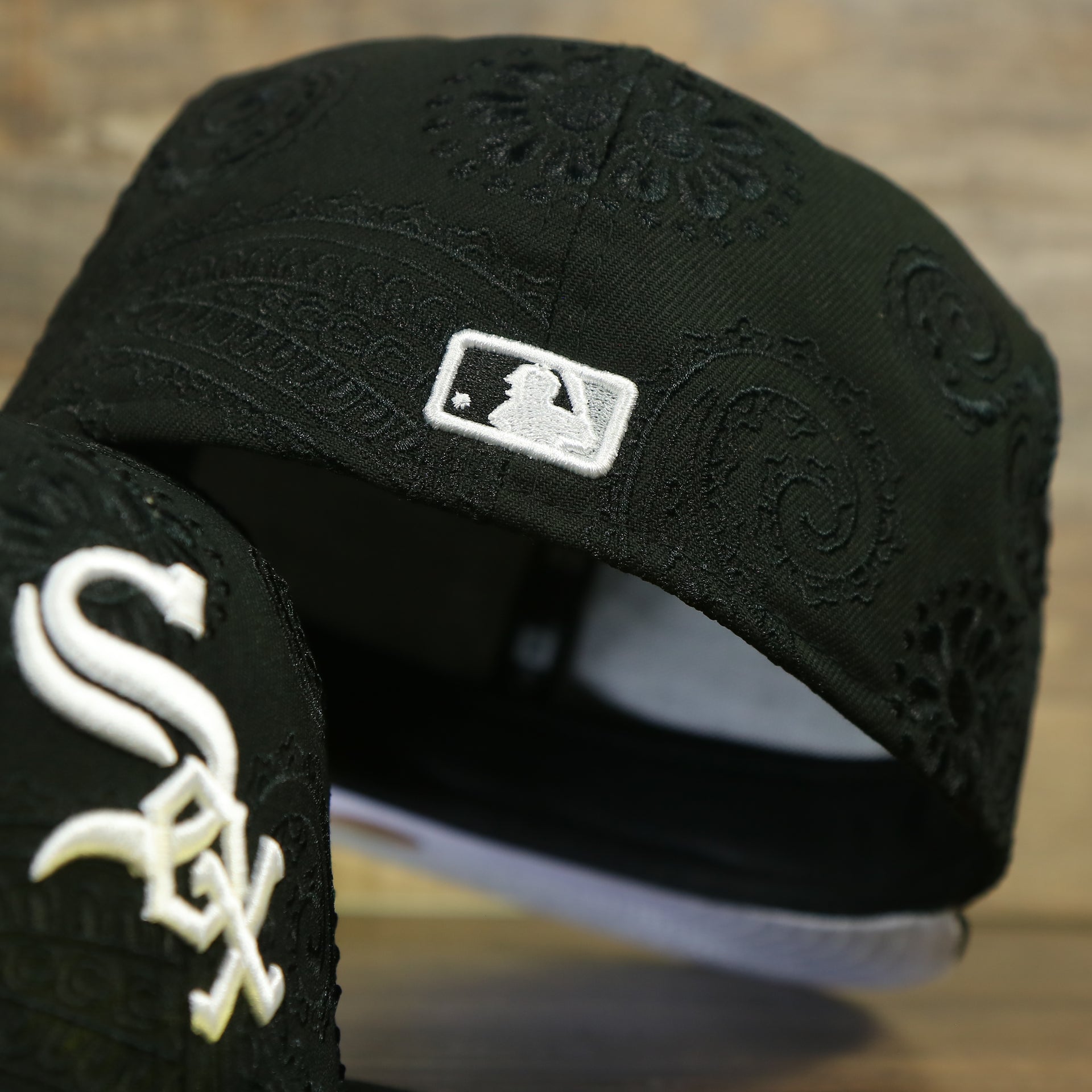 MLB batterman logo on the Chicago White Sox Paisley Bandana Print Embroidered 59Fifty Fitted Cap | New Era MLB Swirl 5950