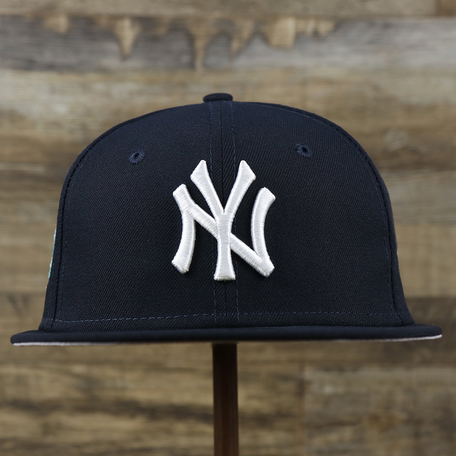 The front of the New York Yankees Lady Liberty Side Patch Gray Bottom 59Fifty Fitted Cap | Navy Blue 59Fifty Cap