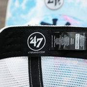 The 47 Brand Tag on the Women’s New York Yankees Tie Dye Print Gray Bottom Mesh Trucker Hat | White Mesh Snapback