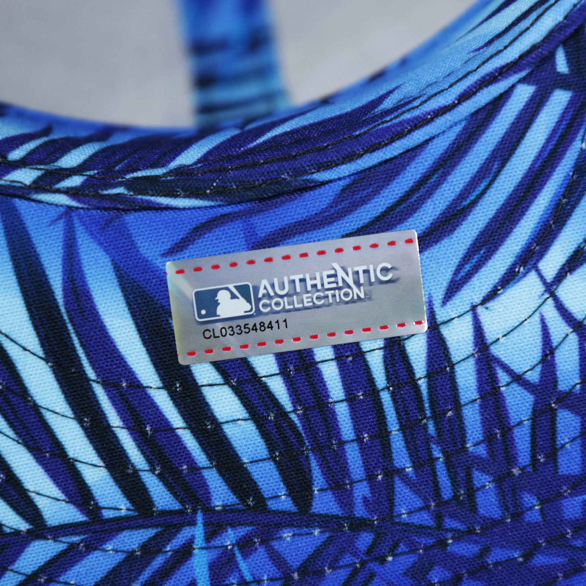 The Authentic MLB Sticker on the New York Yankees Metallic All Star Game MLB 2022 Side Patch 59Fifty Mesh Fitted Cap | ASG 2022 Navy Blue 59Fifty Cap