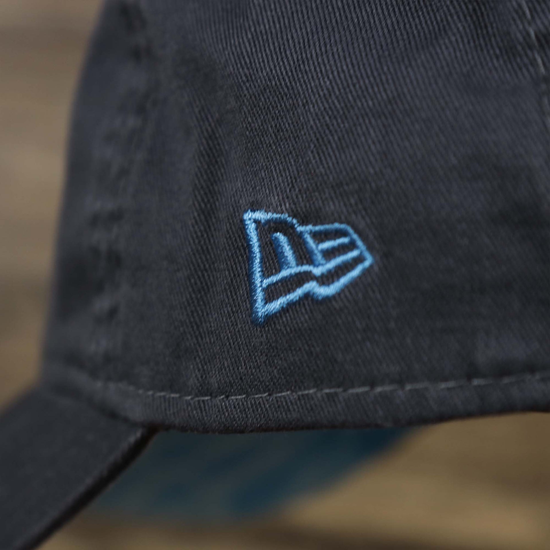 The New Era logo on the New York Yankees 2022 Father's Day On-Field 9Twenty Dad Hat | Gray