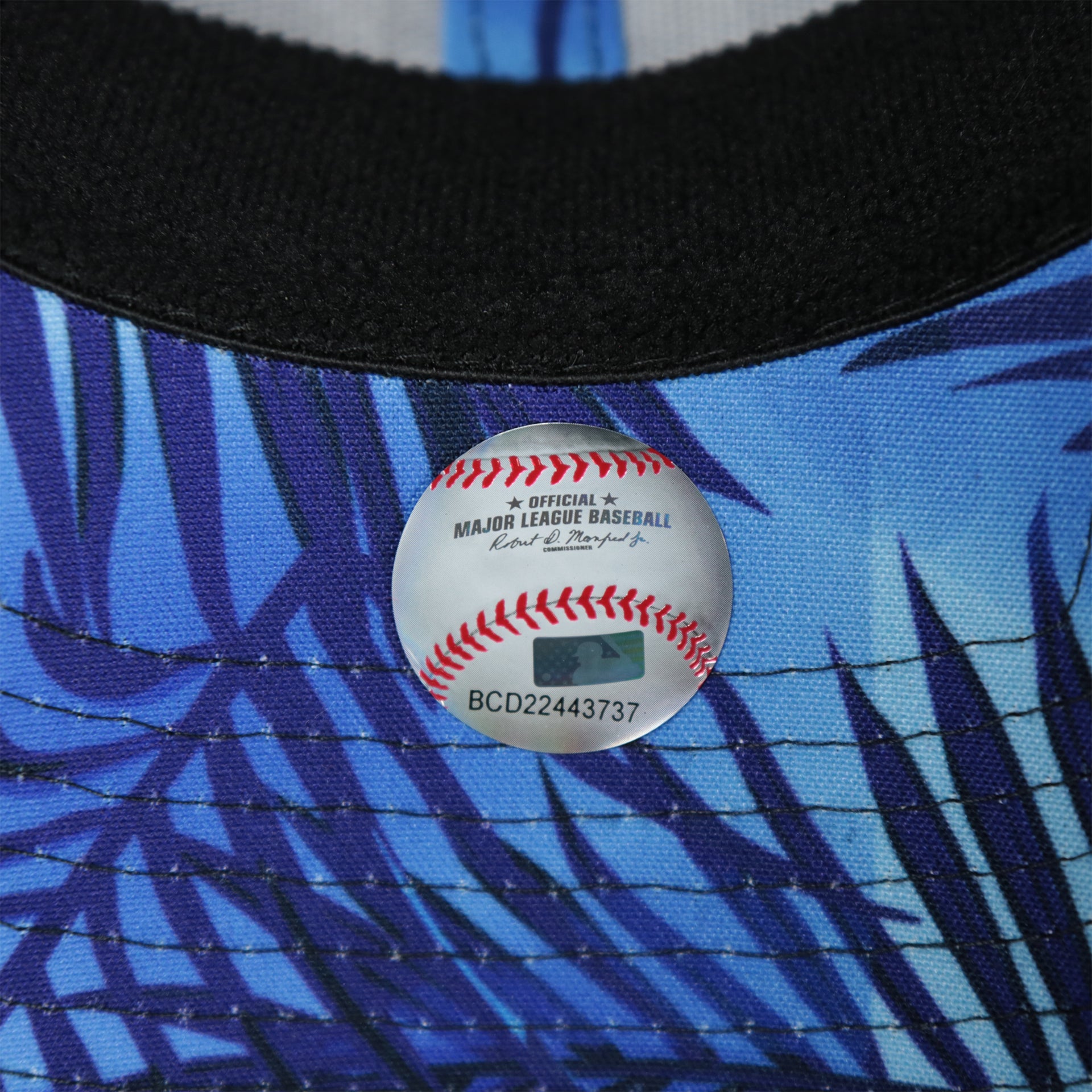 The MLB Baseball Sticker on the New York Yankees Metallic All Star Game MLB 2022 Side Patch 39Thirty Mesh FlexFit Cap | ASG 2022 Navy Blue 39Thirty Cap