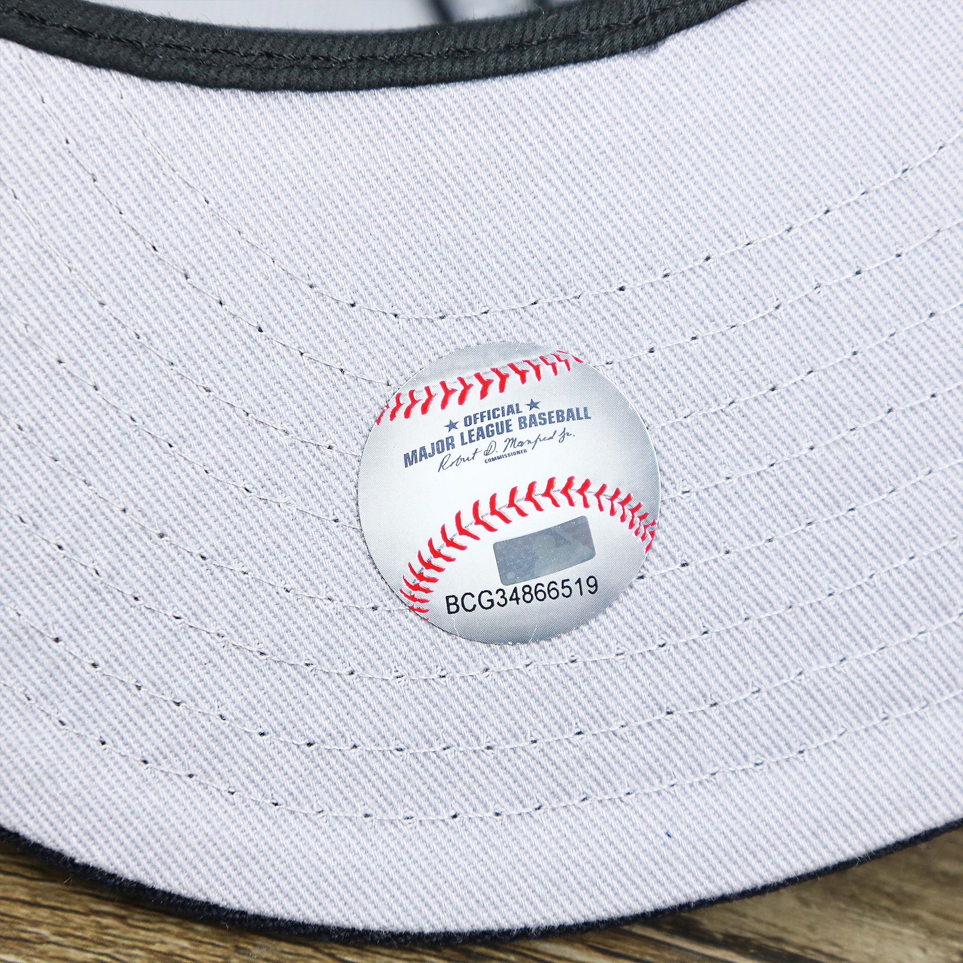 The MLB Sticker on the New York Yankees Gray Bottom Wool 59Fifty Fitted Cap | Navy Blue 59Fifty Cap
