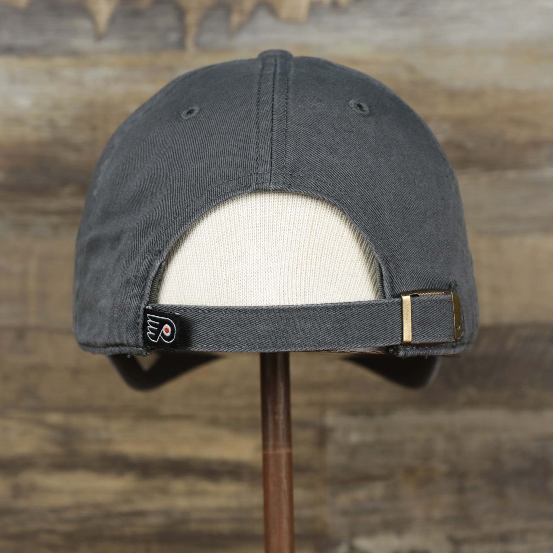 The backside of the Youth Philadelphia Flyers Charcoal Dad Hat | 47 Brand OSFM