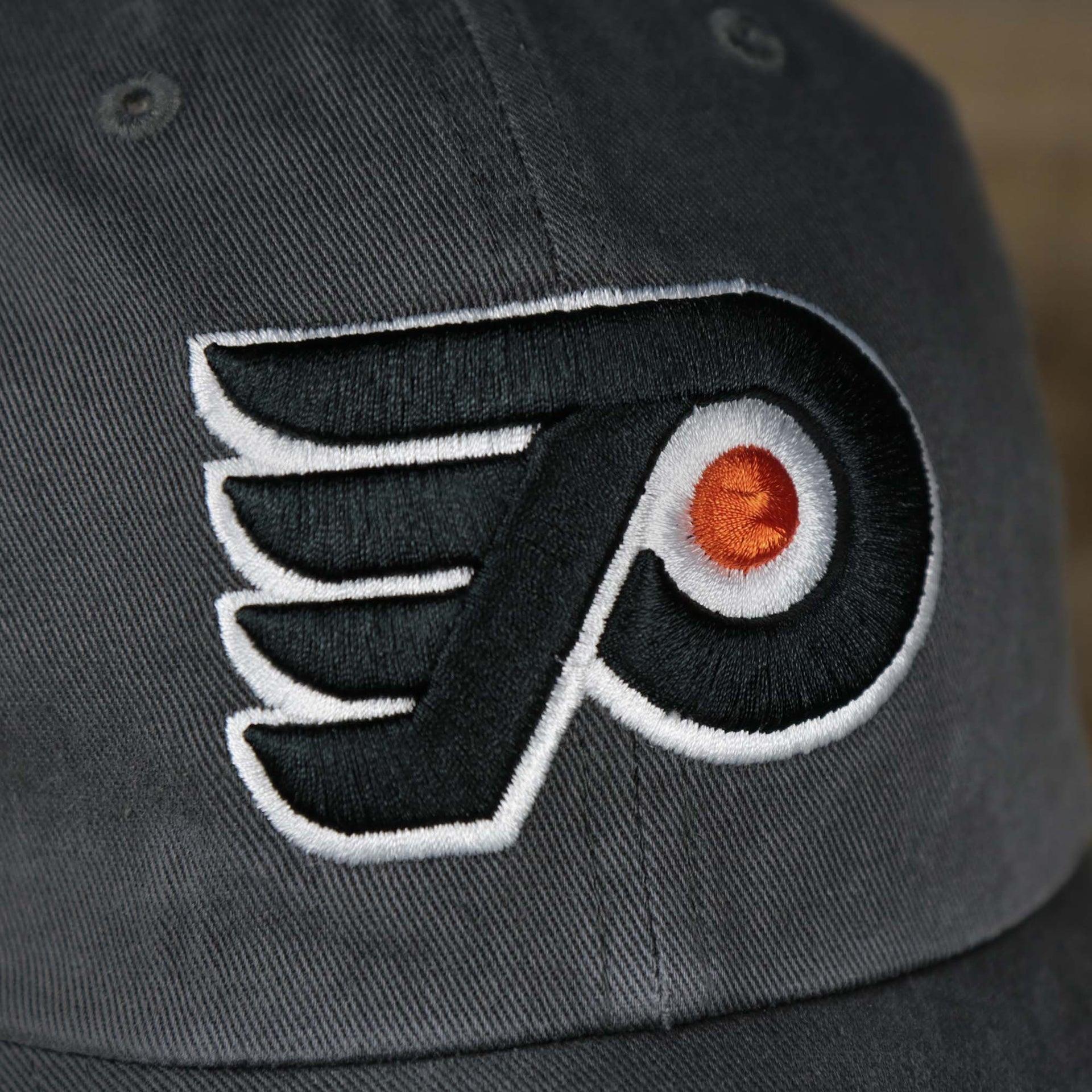 The flyers logo on the Youth Philadelphia Flyers Charcoal Dad Hat | 47 Brand OSFM