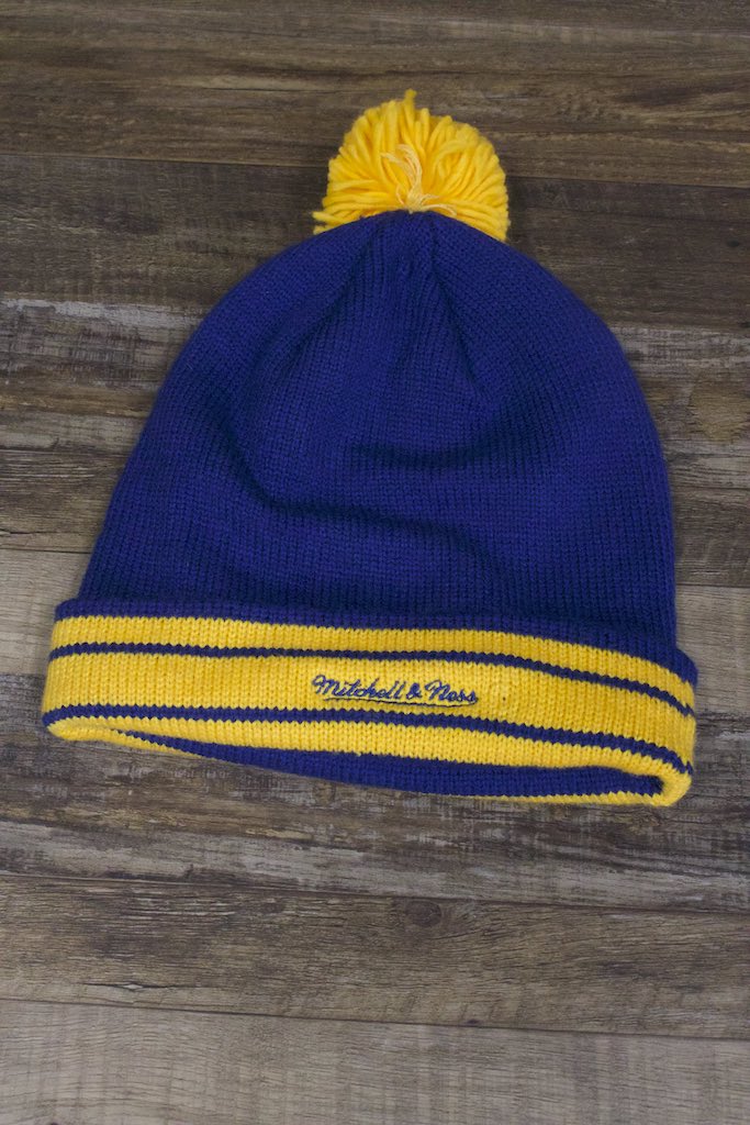 Sabres beanie | Buffalo Sabres Throwback Thick Knit Oversized Mitchell and Ness Winter Pom Beanie